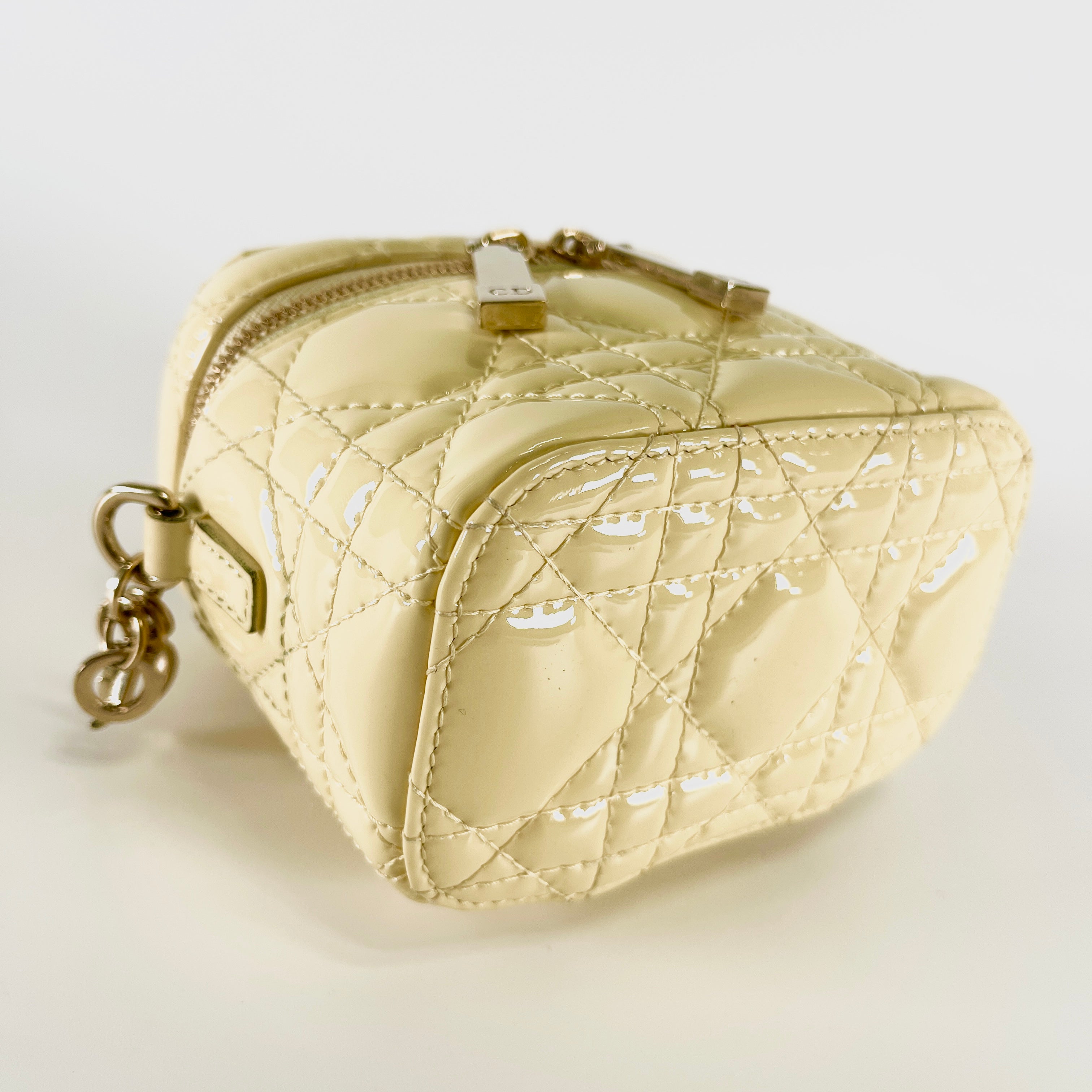2605 secondhand CD Micro Lady Dior Vanity