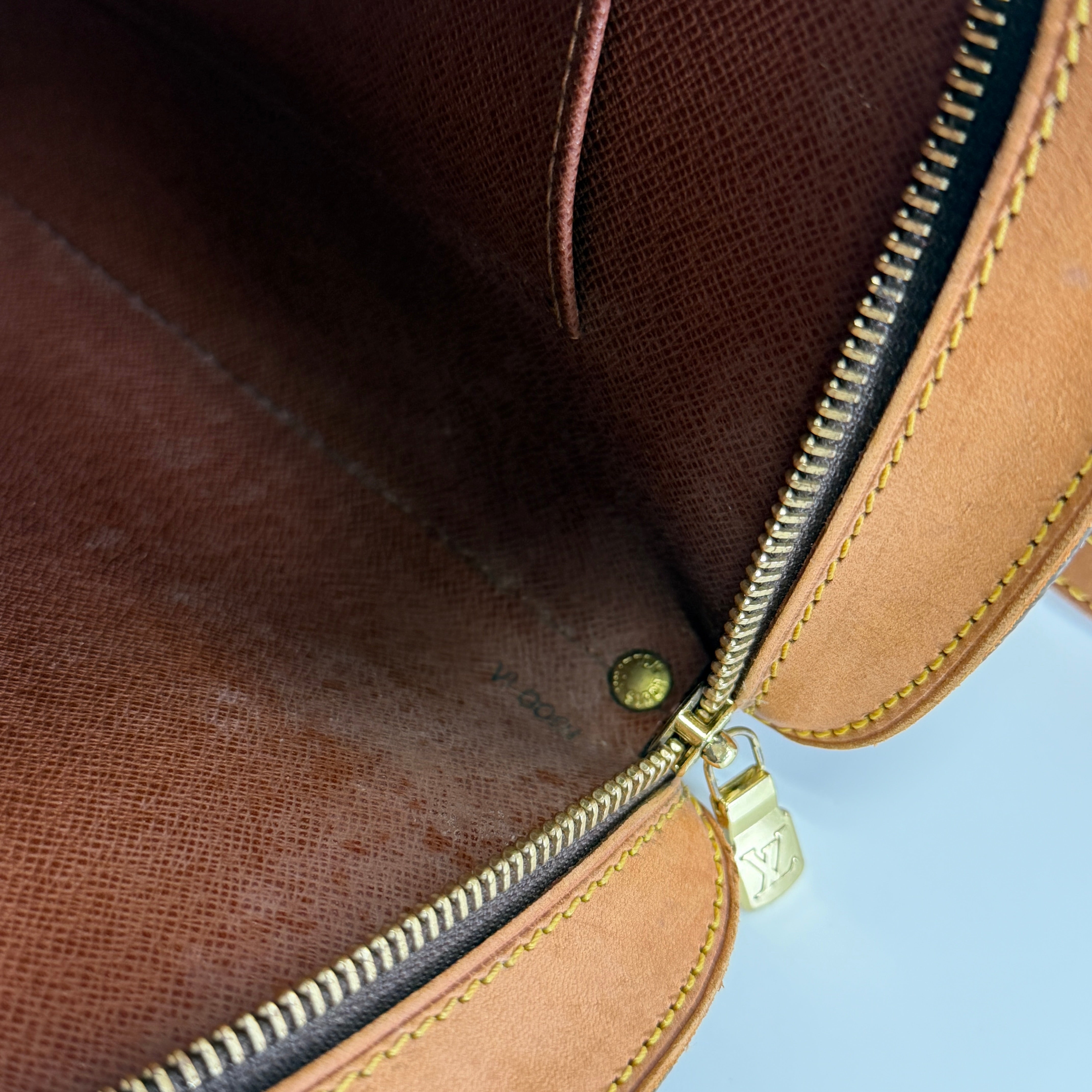2607 secondhand LV Monogram Drouo