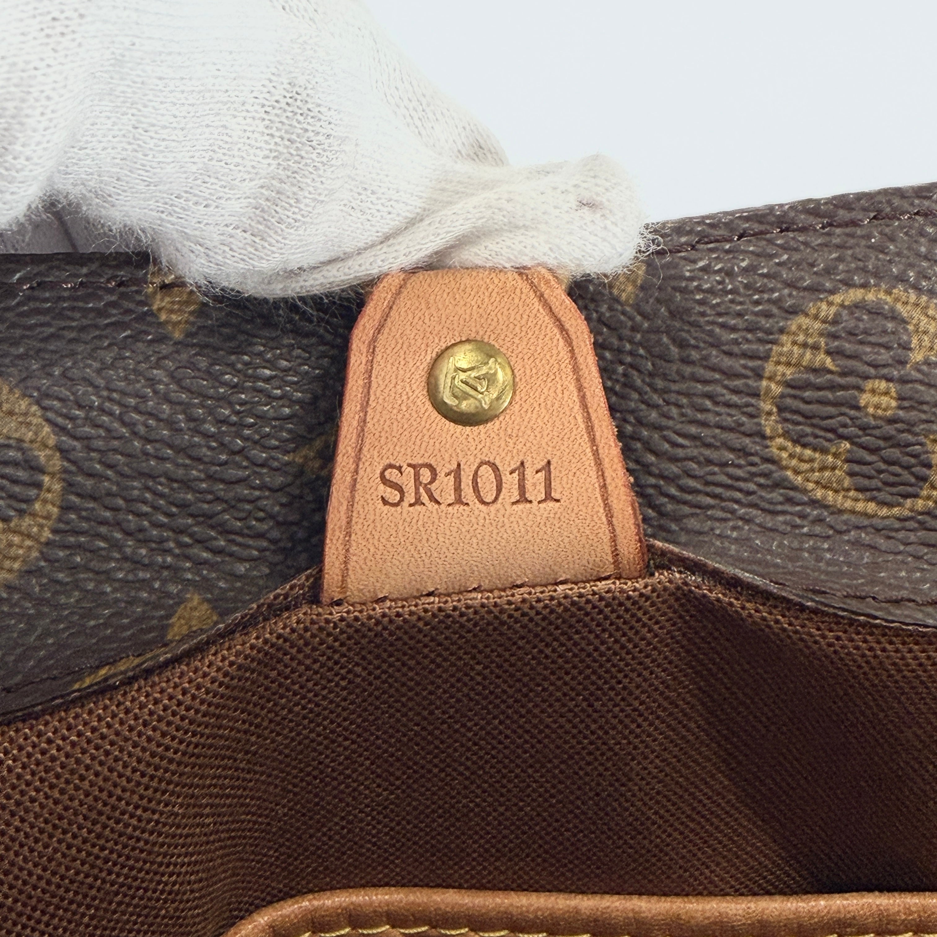 2606 secondhand LV Monogram Van Van GM