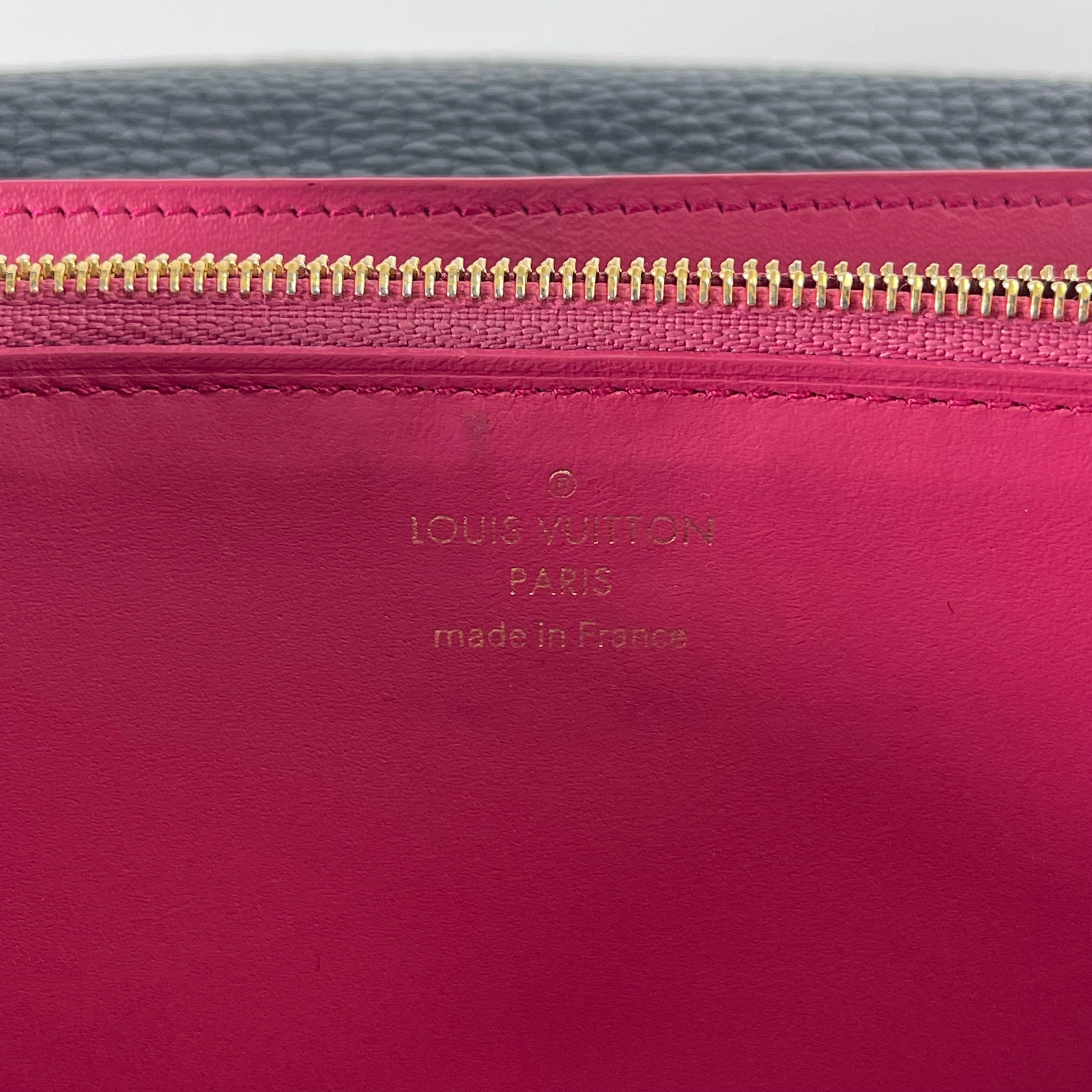 2605 secondhand LV Portefeuille Capucines initial