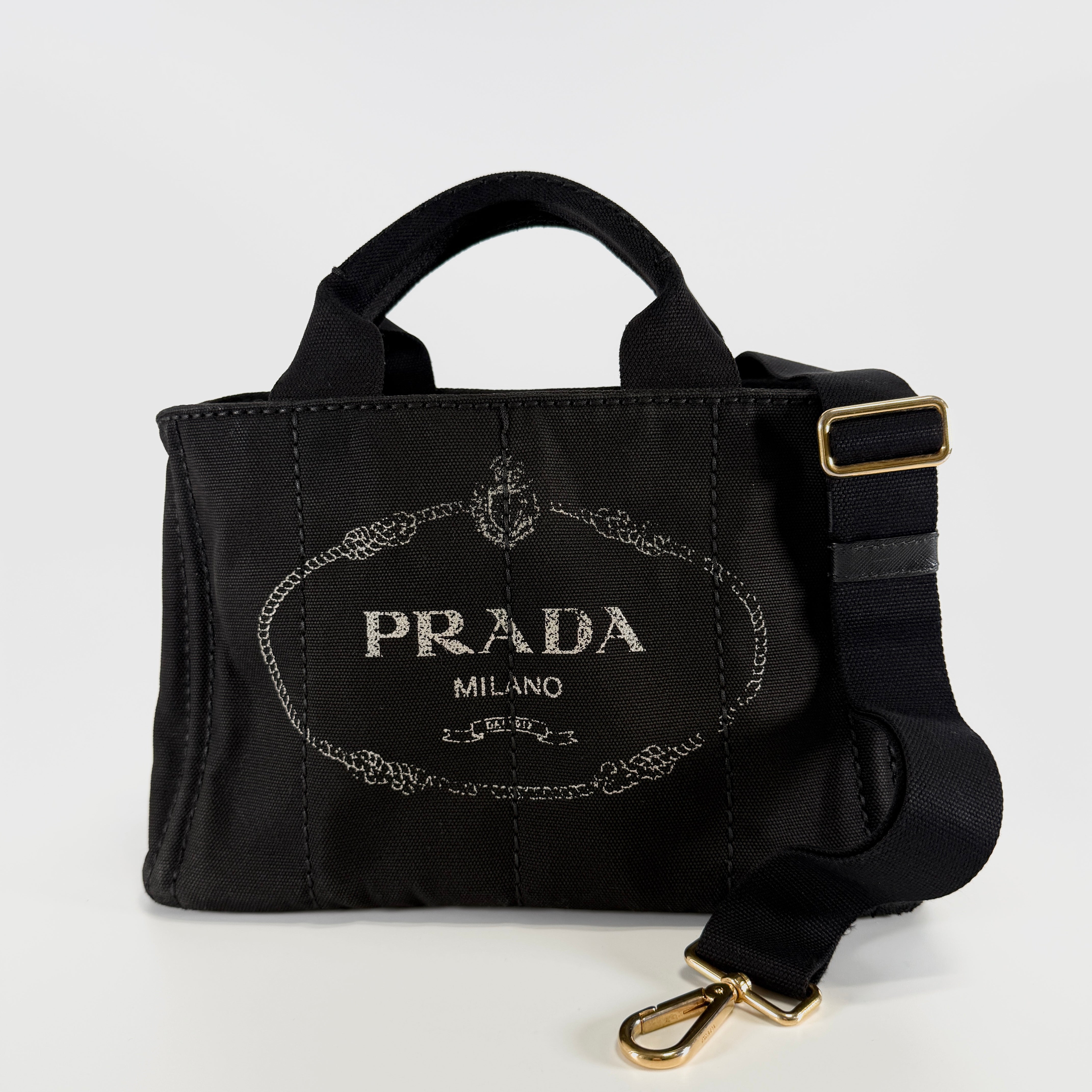 2606 secondhand PRADA Shoulder bag / Crossbody Bag