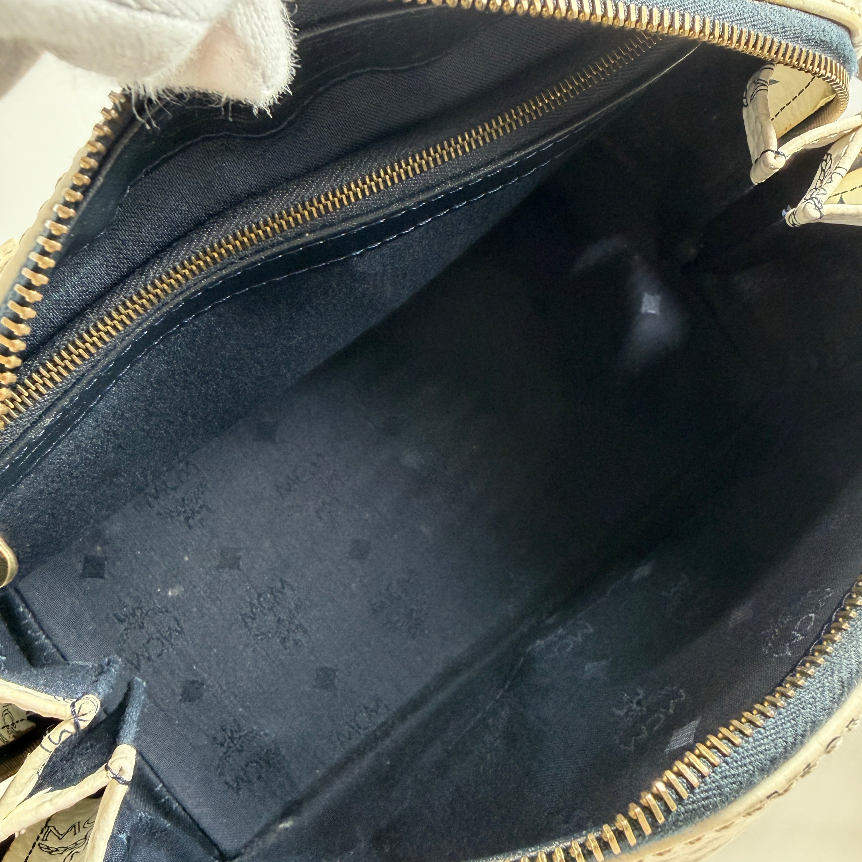 2605 secondhand MCM hand bag + ×