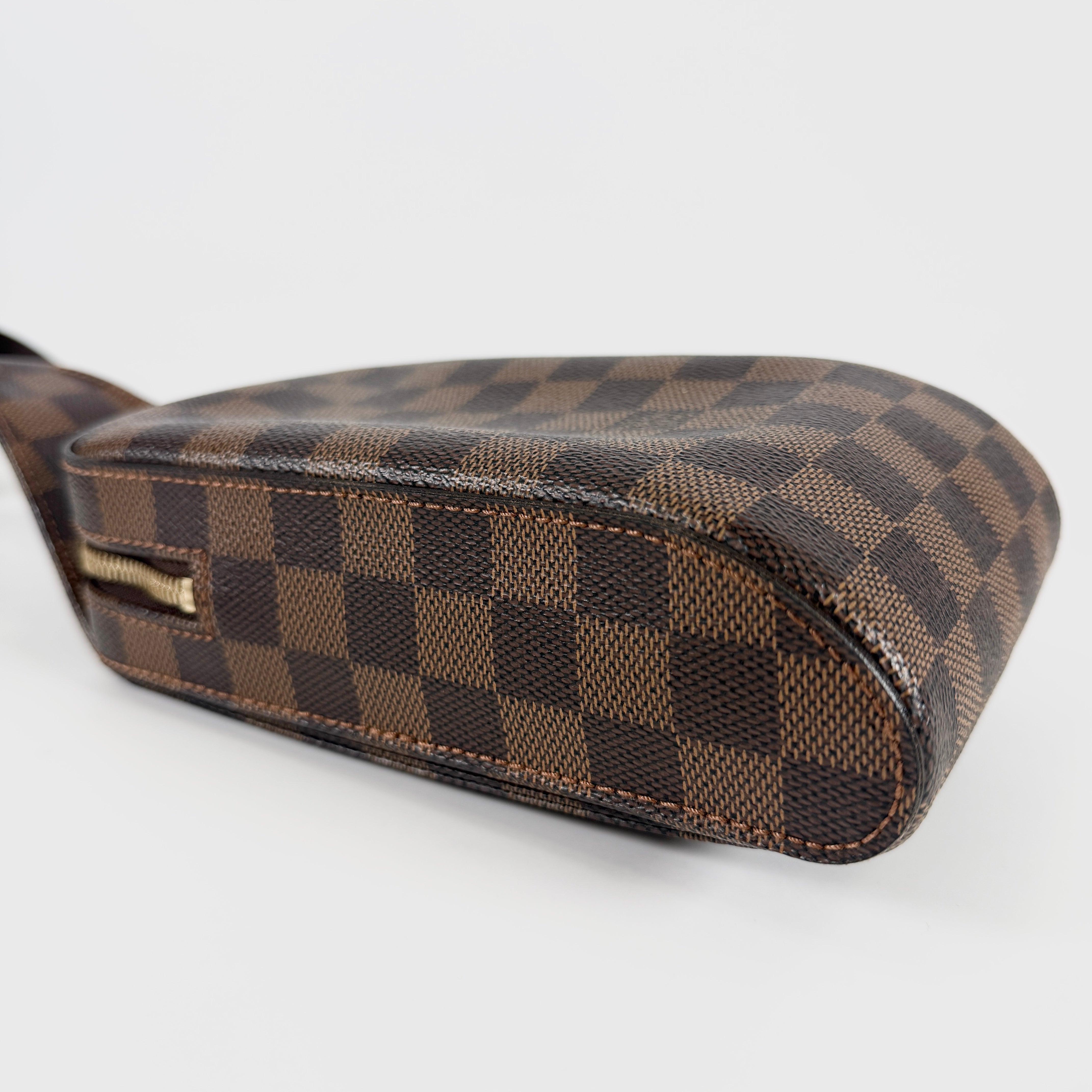 2605 secondhand LV Geronimos drawstring dust bag CA0035