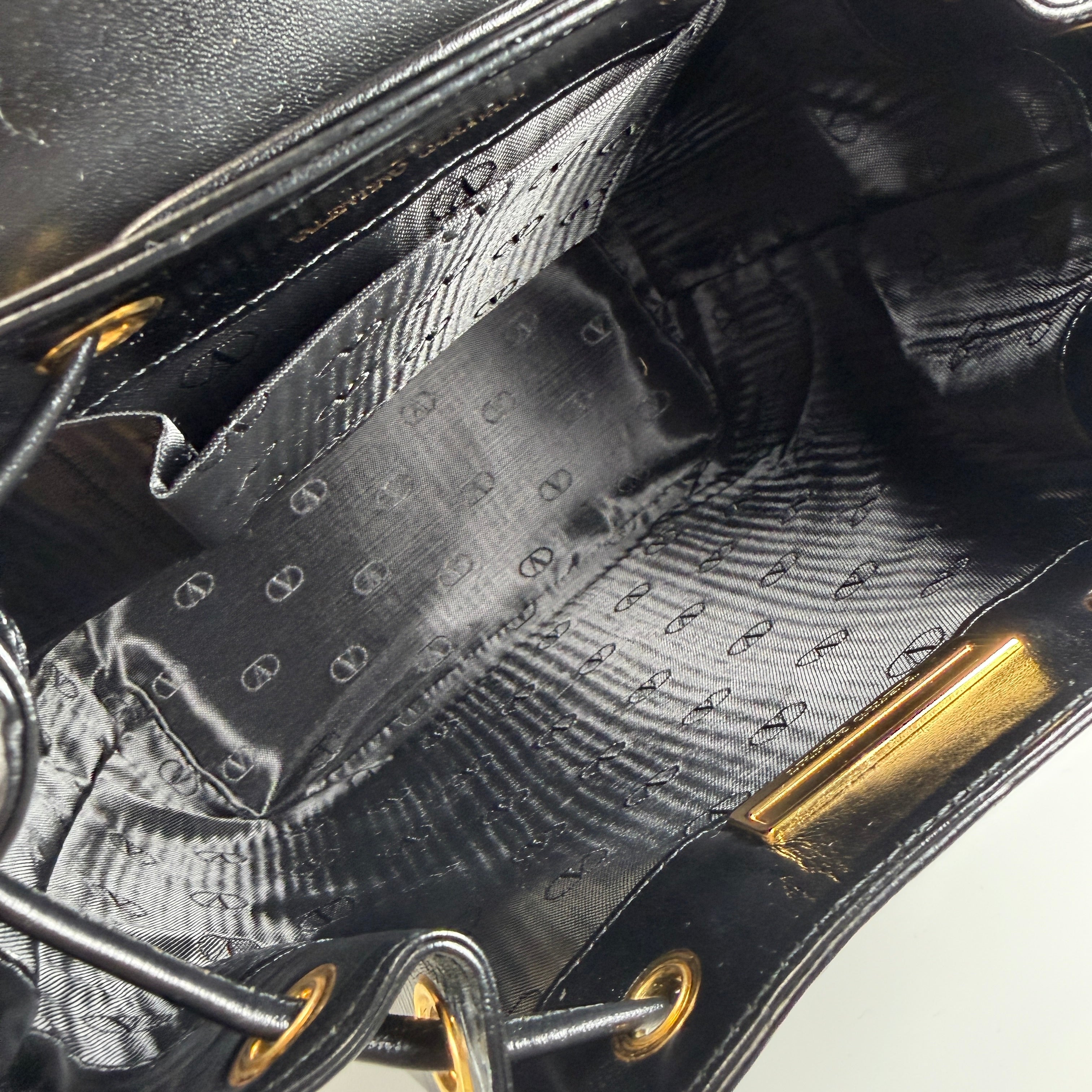 2606 secondhand VALENTINO bag / others circle logo flap backpack