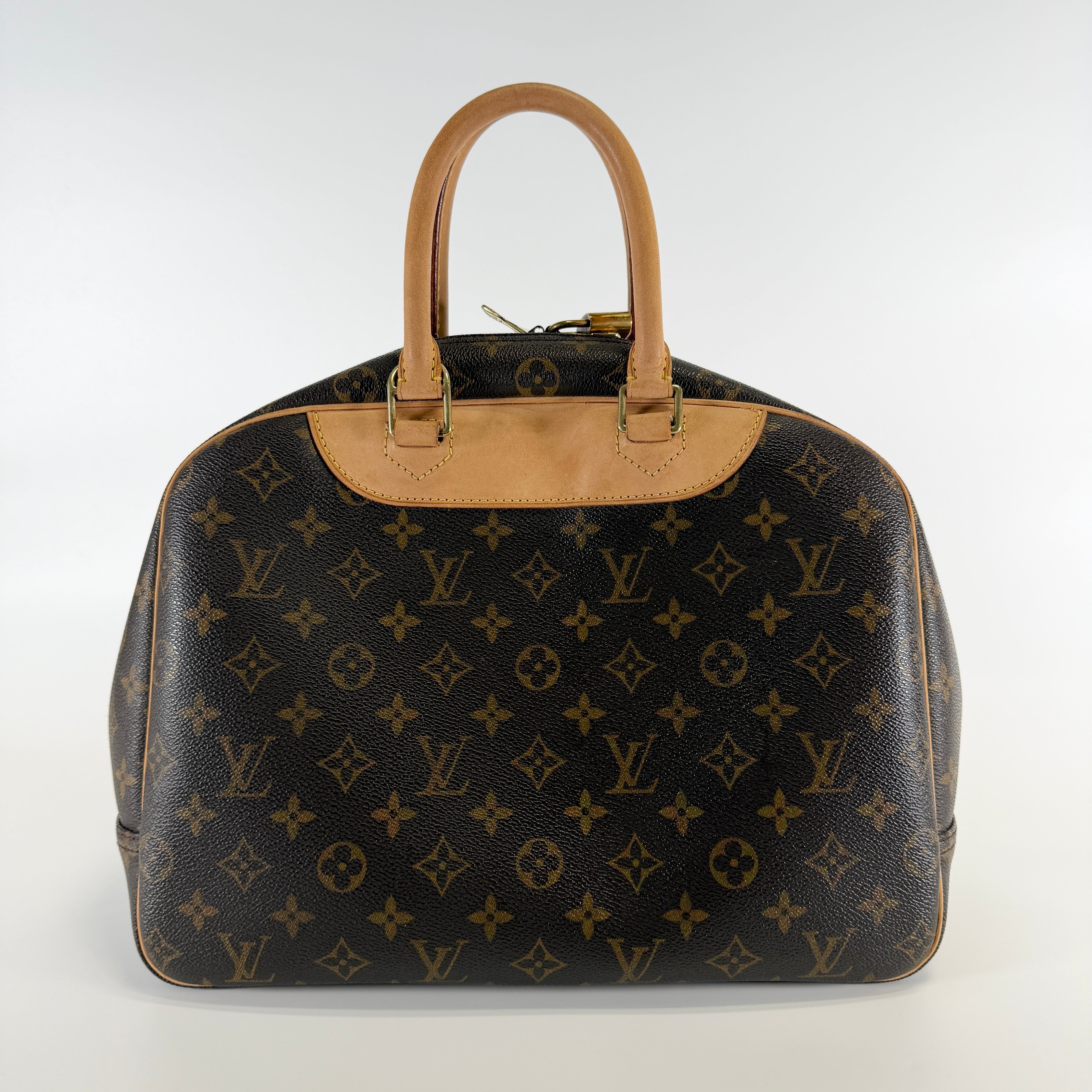 2605 secondhand LV Monogram Deauville