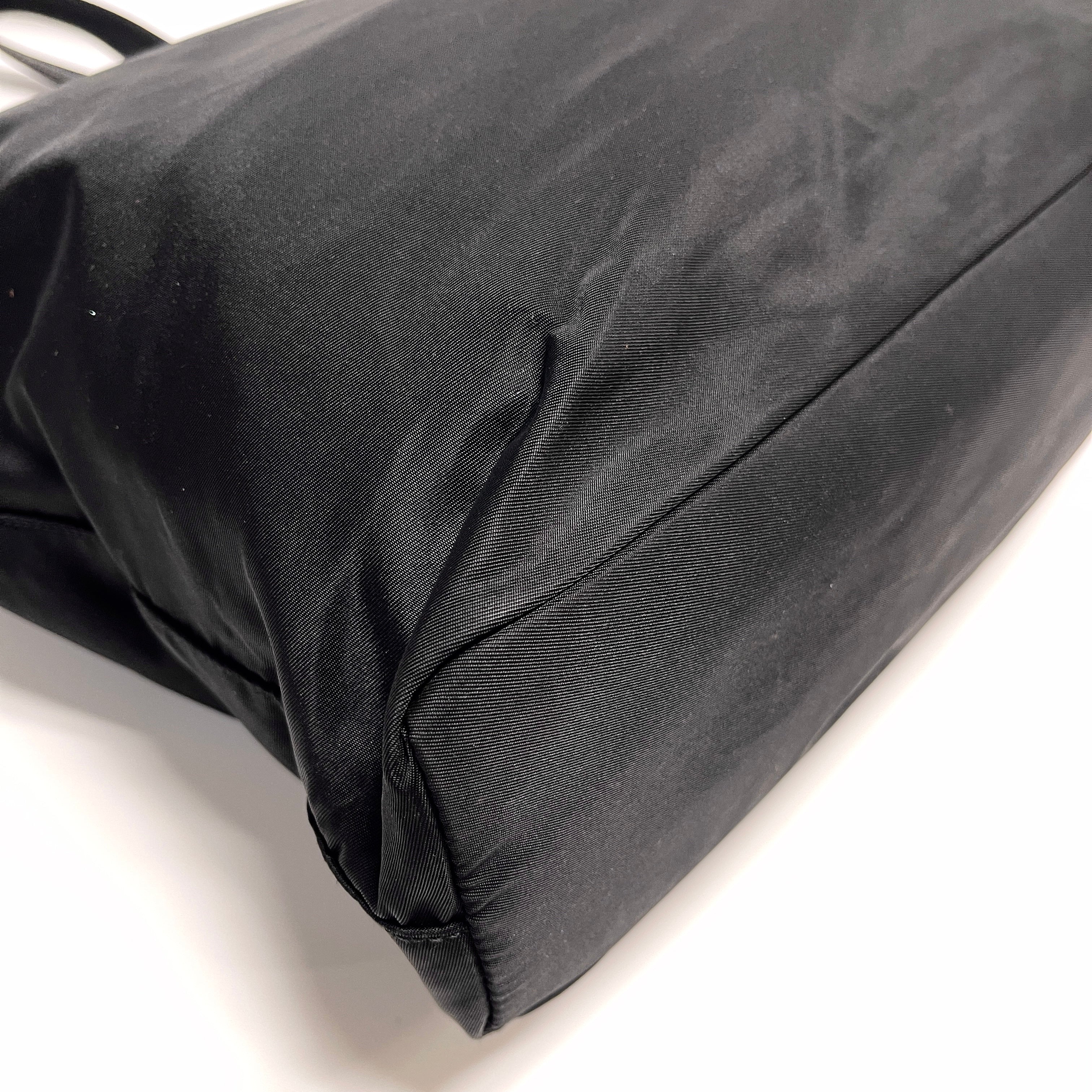 2605 secondhand PRADA nylon hand bag