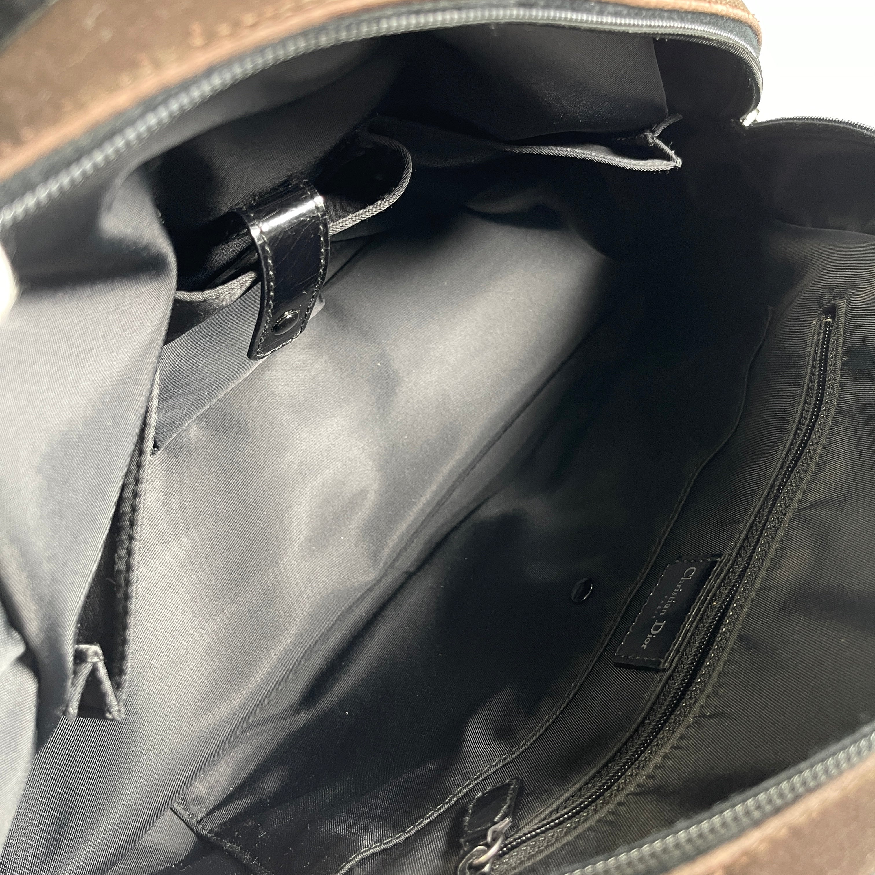 2605 secondhand CD hand bag