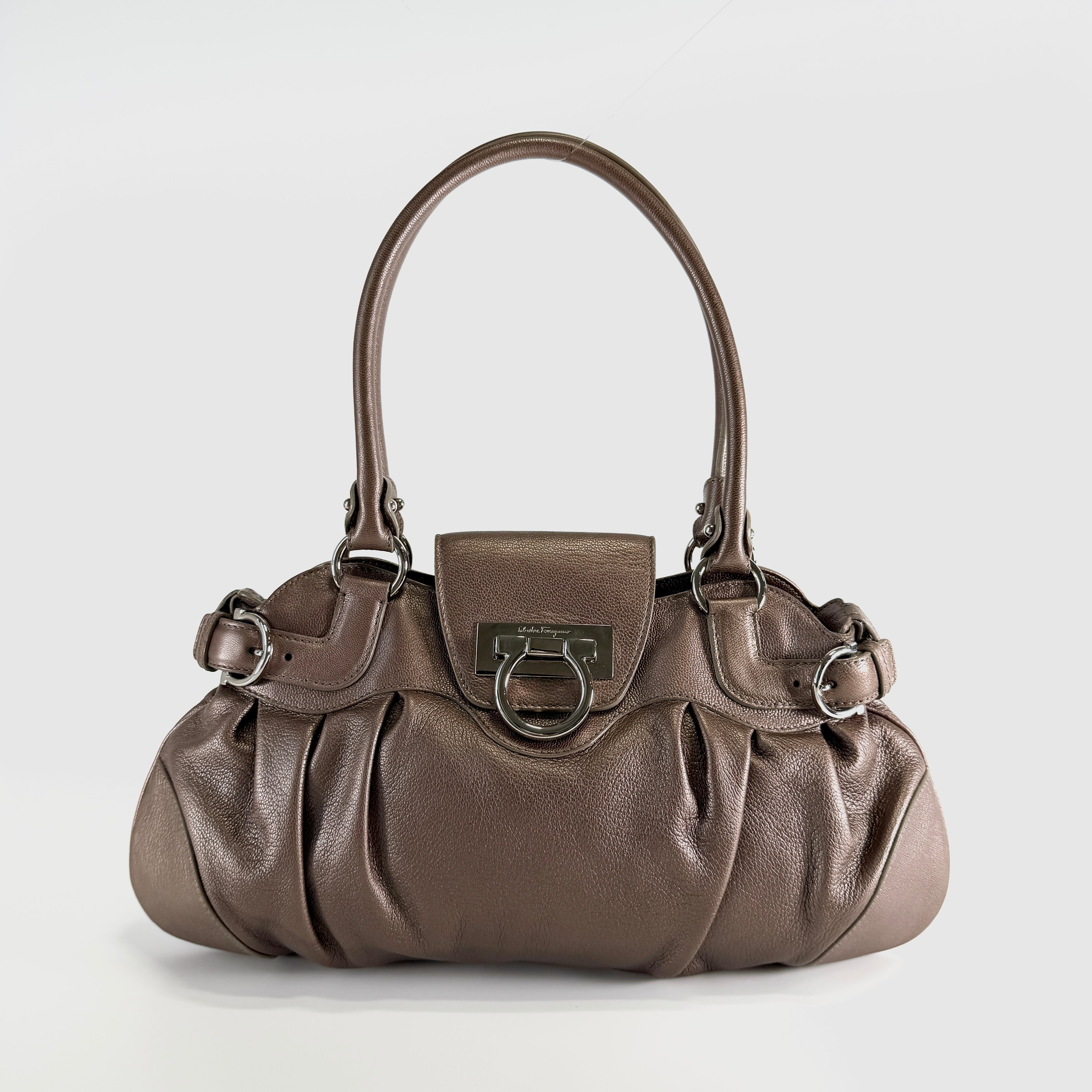 2607 secondhand Ferragamo Gancini hand bag
