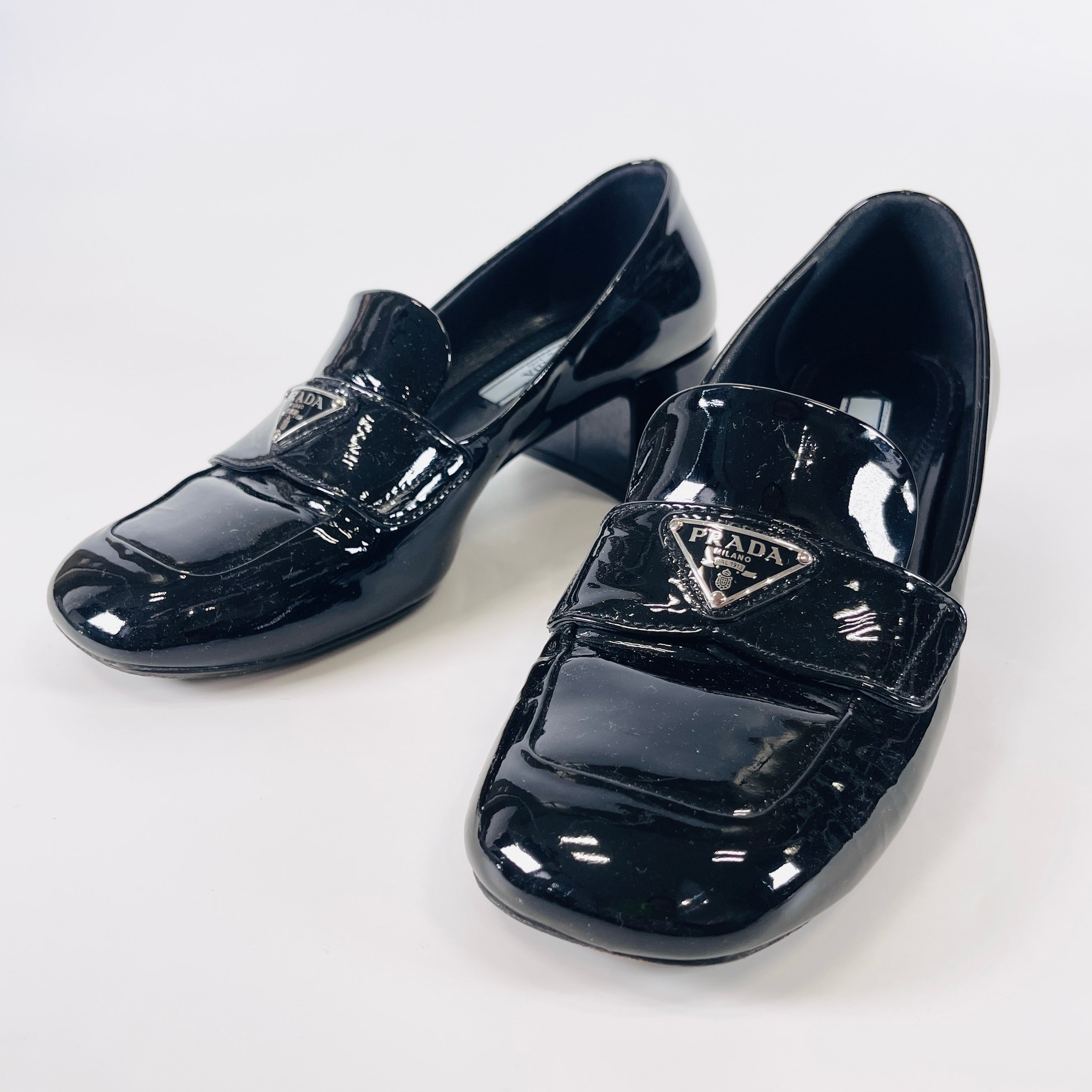 2604 secondhand PRADA Triangle Logo Patent Leather Loafers 35.5 Women's black