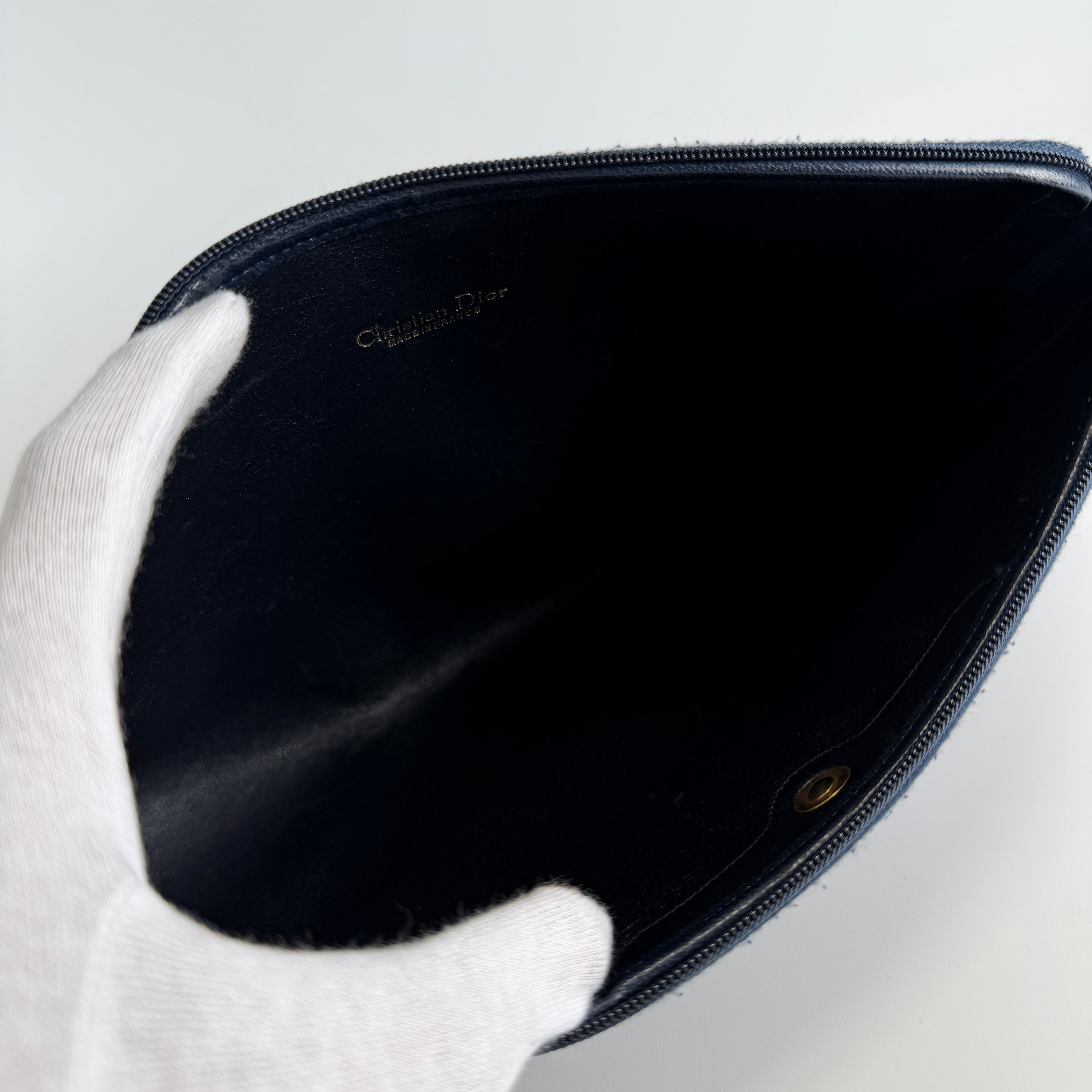 2607 secondhand CD pouch