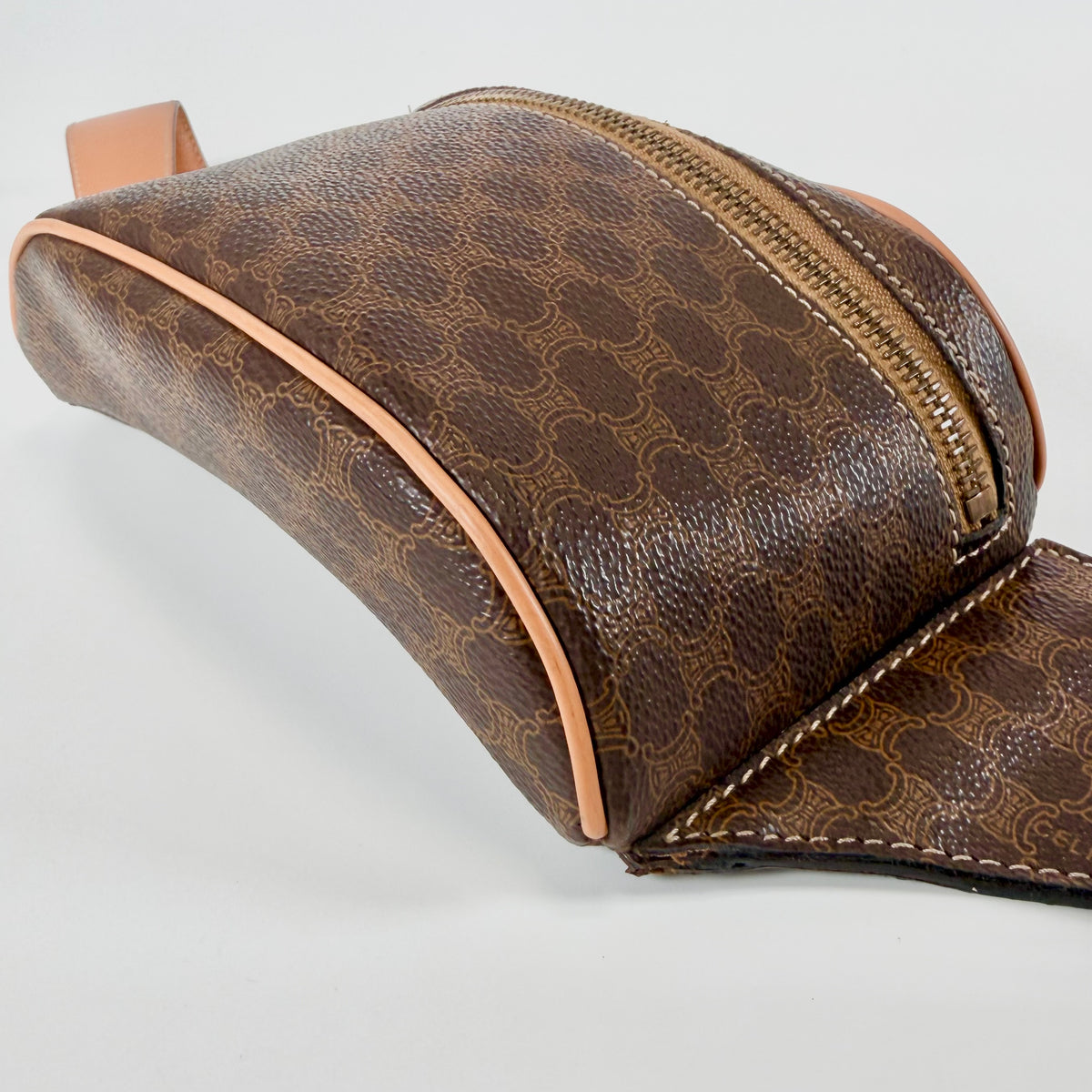 2607 secondhand CELINE Macadam Waist bag