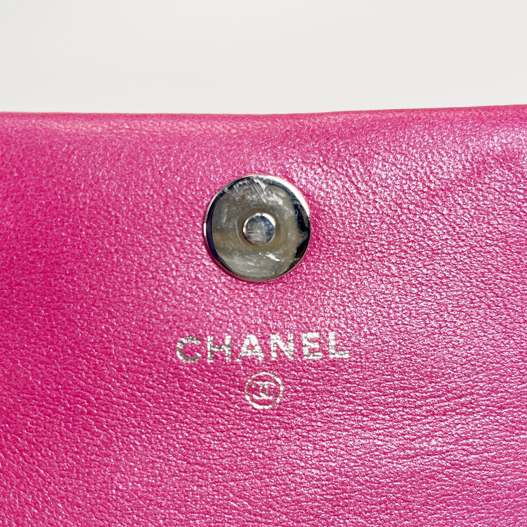 2604 secondhand CHANEL brand bag patent charm