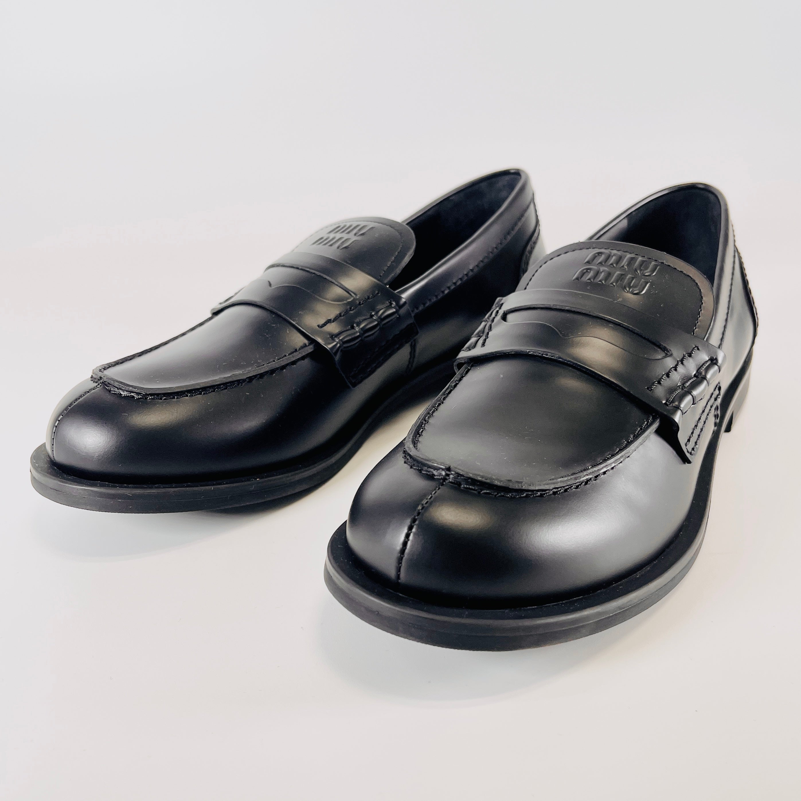 2606 secondhand MIUMIU leather Loafers 38 Women's black logo Embossing fur