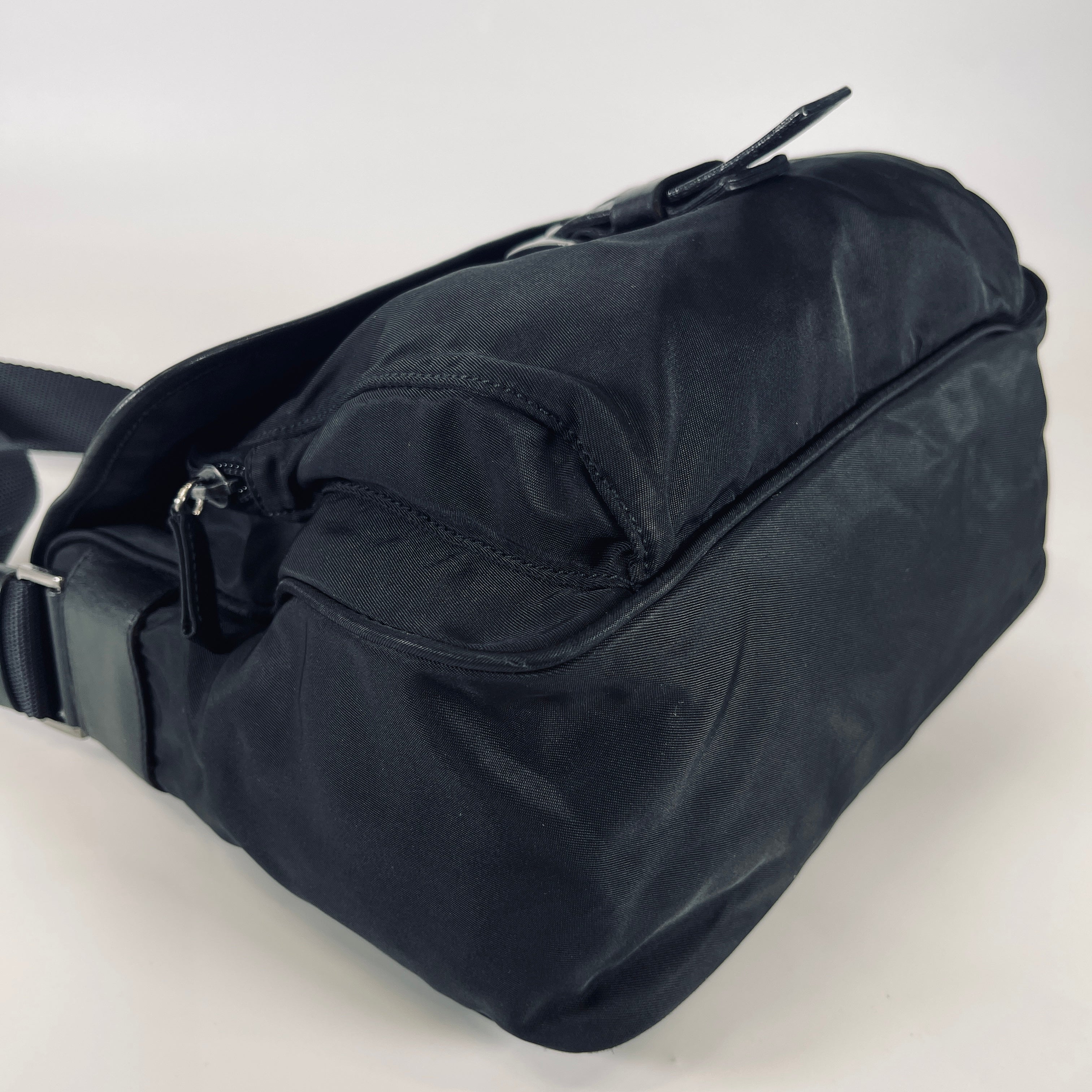 2606 secondhand PRADA nylon Shoulder bag