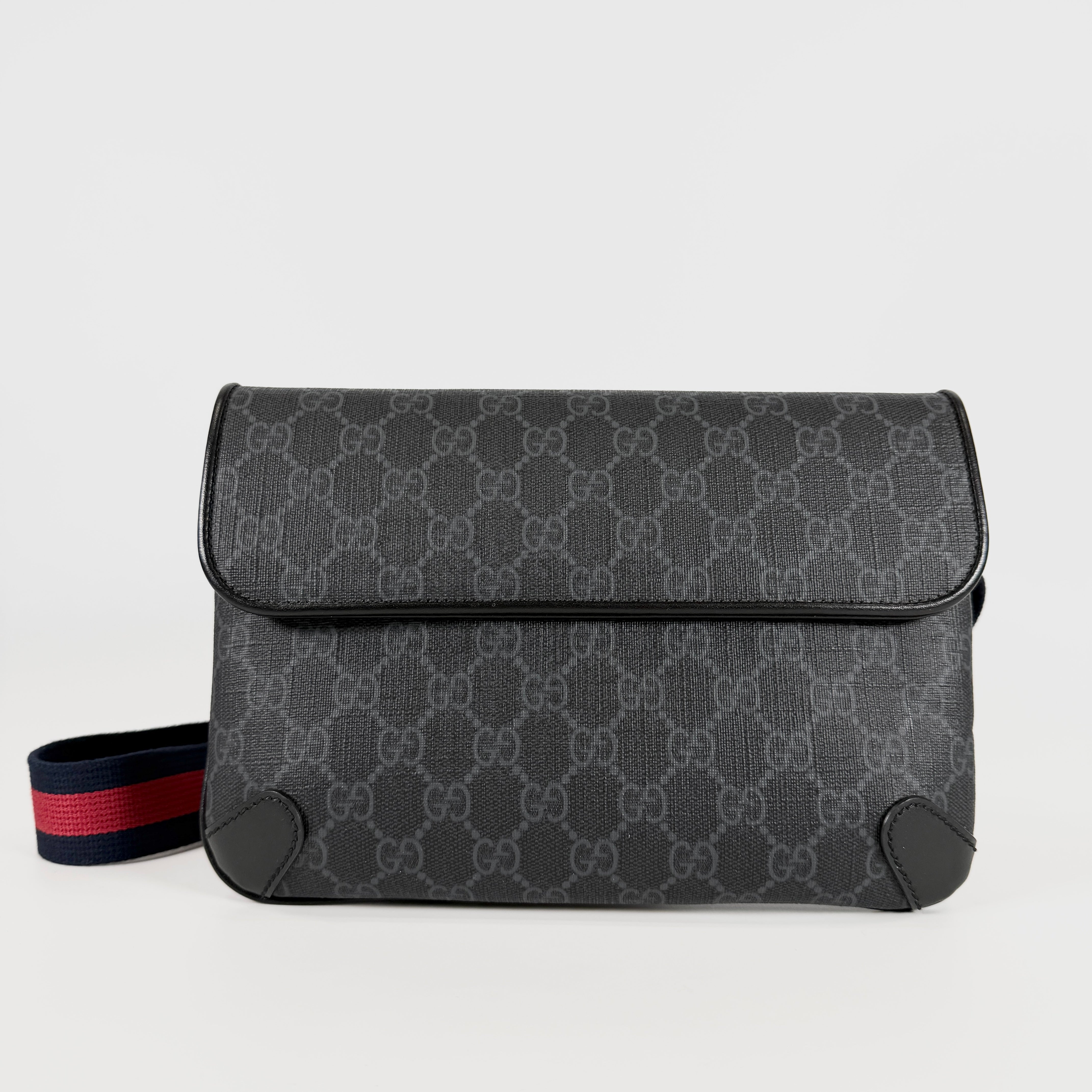 2607 secondhand GUCCI GG Supreme Waist pouch