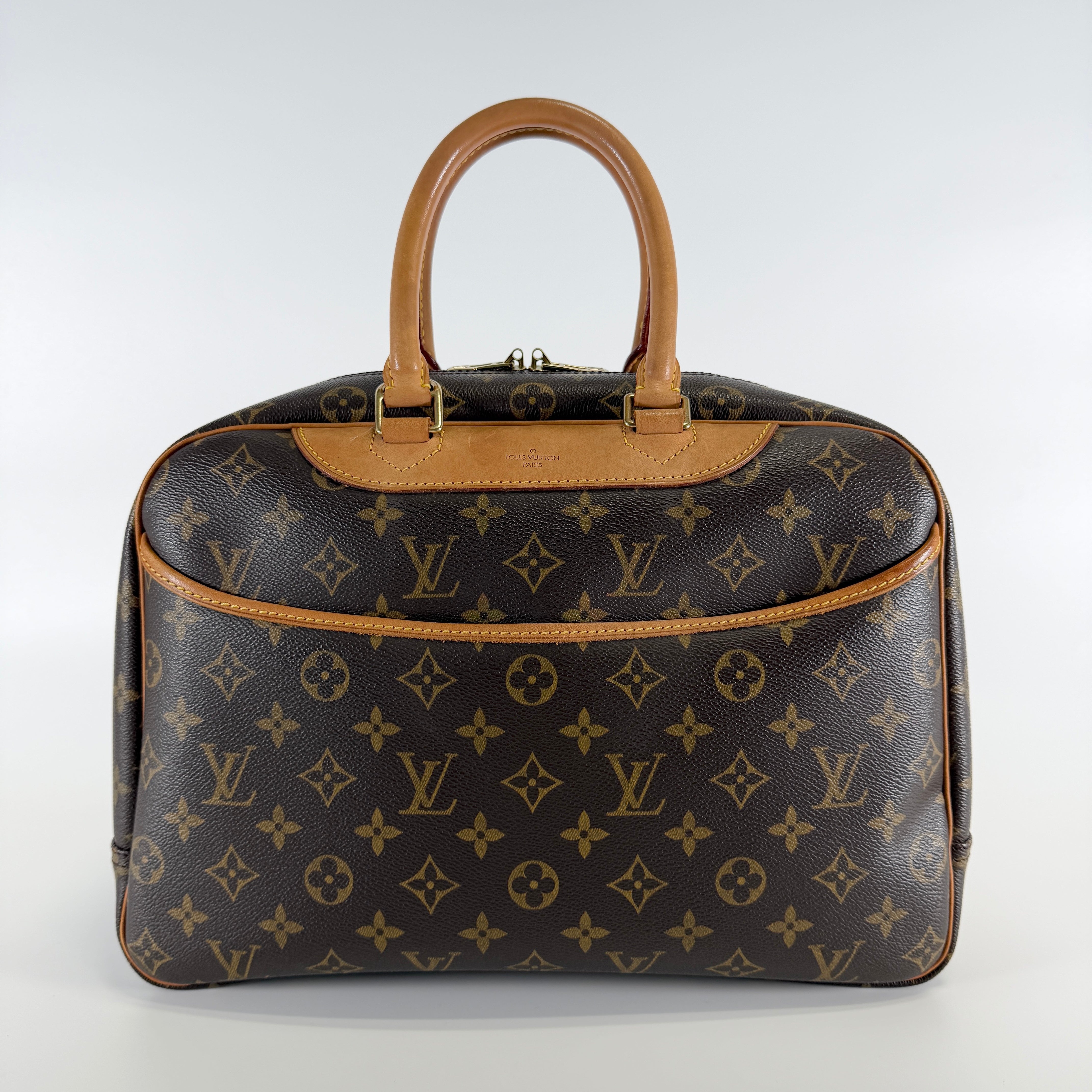 2607 secondhand LV Monogram Deauville