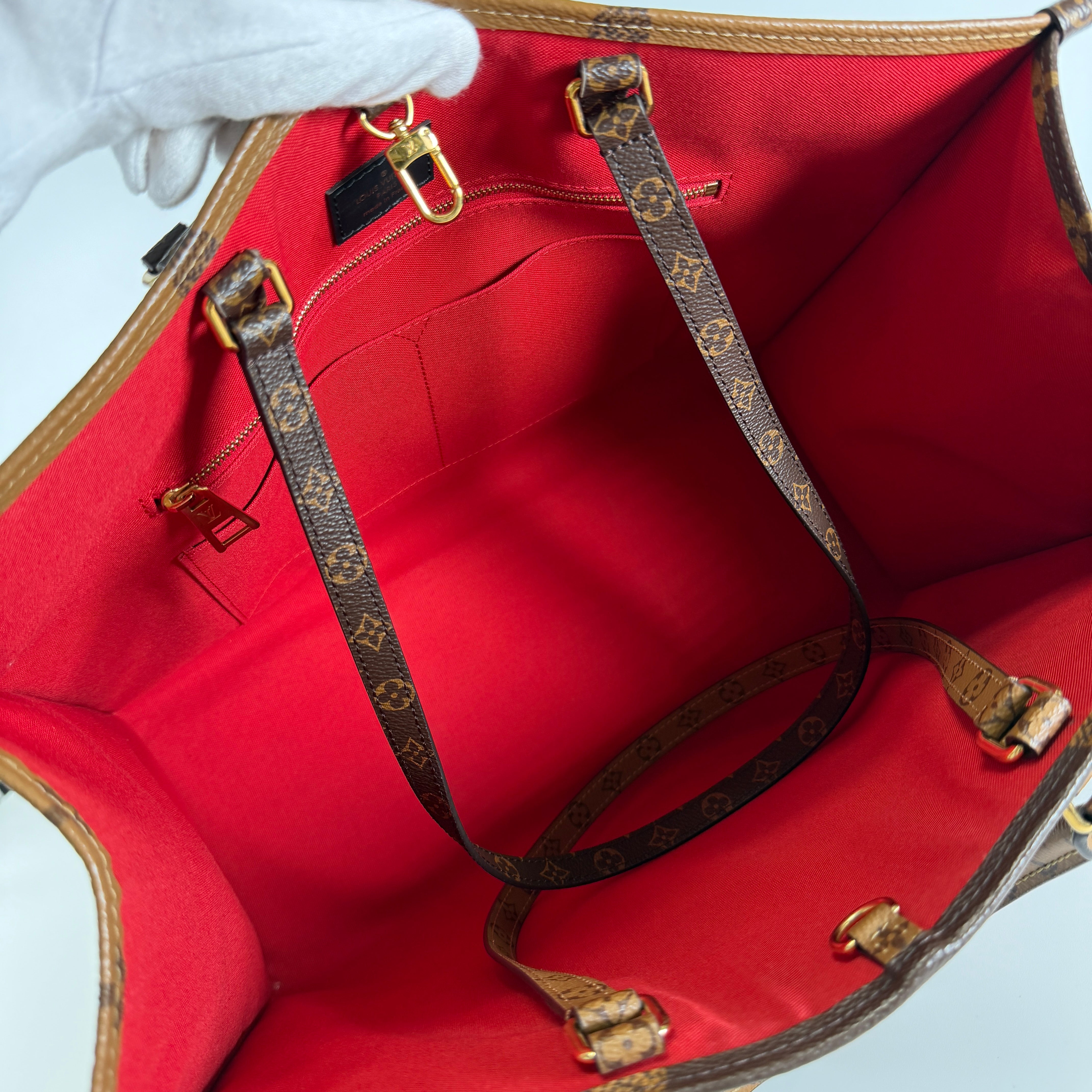 2607 secondhand LV On the Go MM Reverse