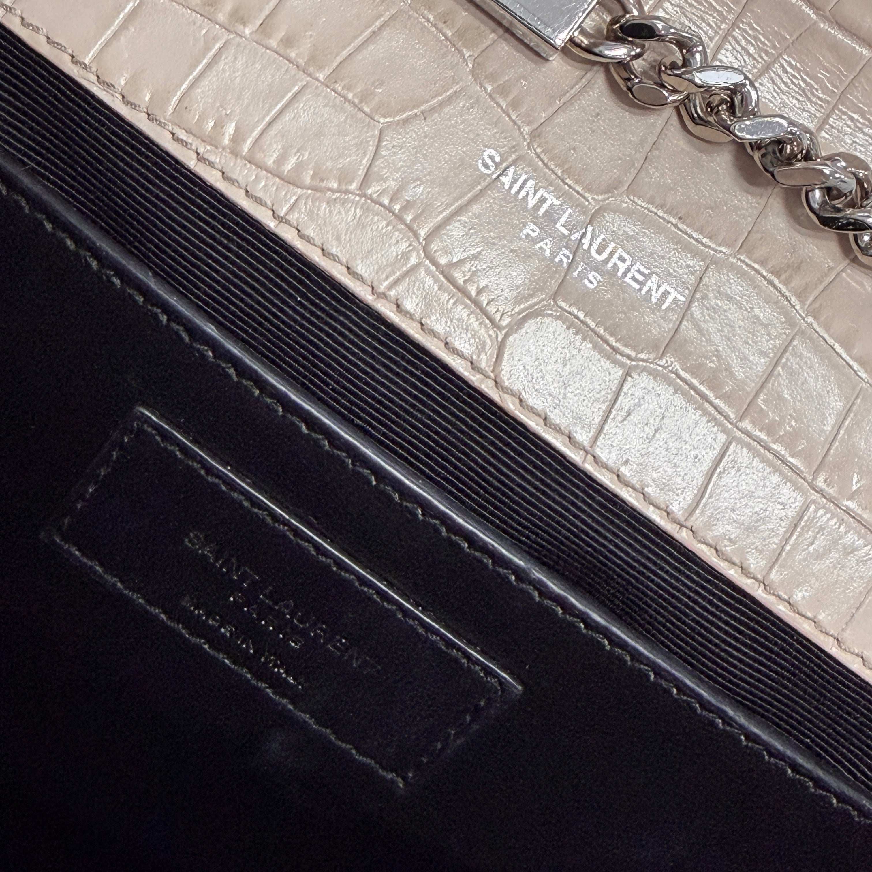 2607 secondhand SAINTLAURENT Embossed Chain Shoulder Bag