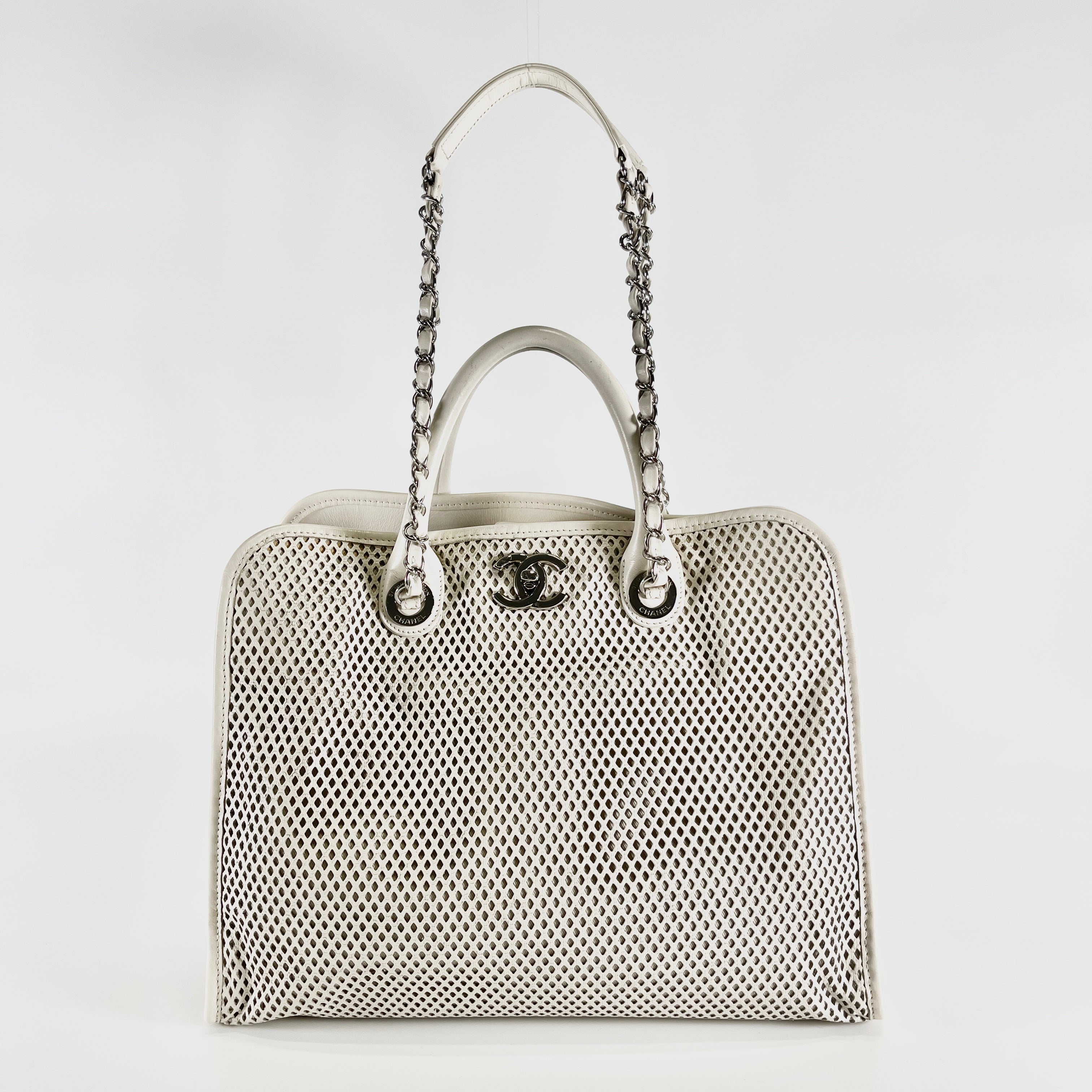 2605 secondhand CHANEL 2Way bag