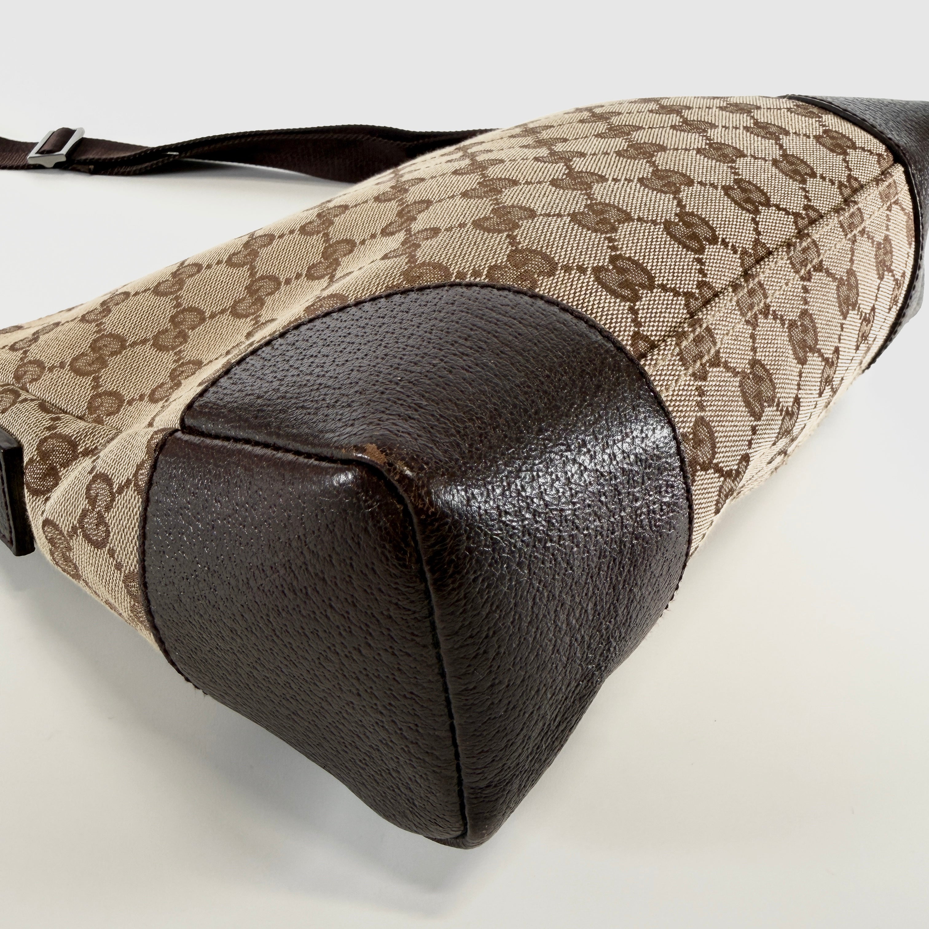 2606 secondhand GUCCI GG canvas Shoulder bag