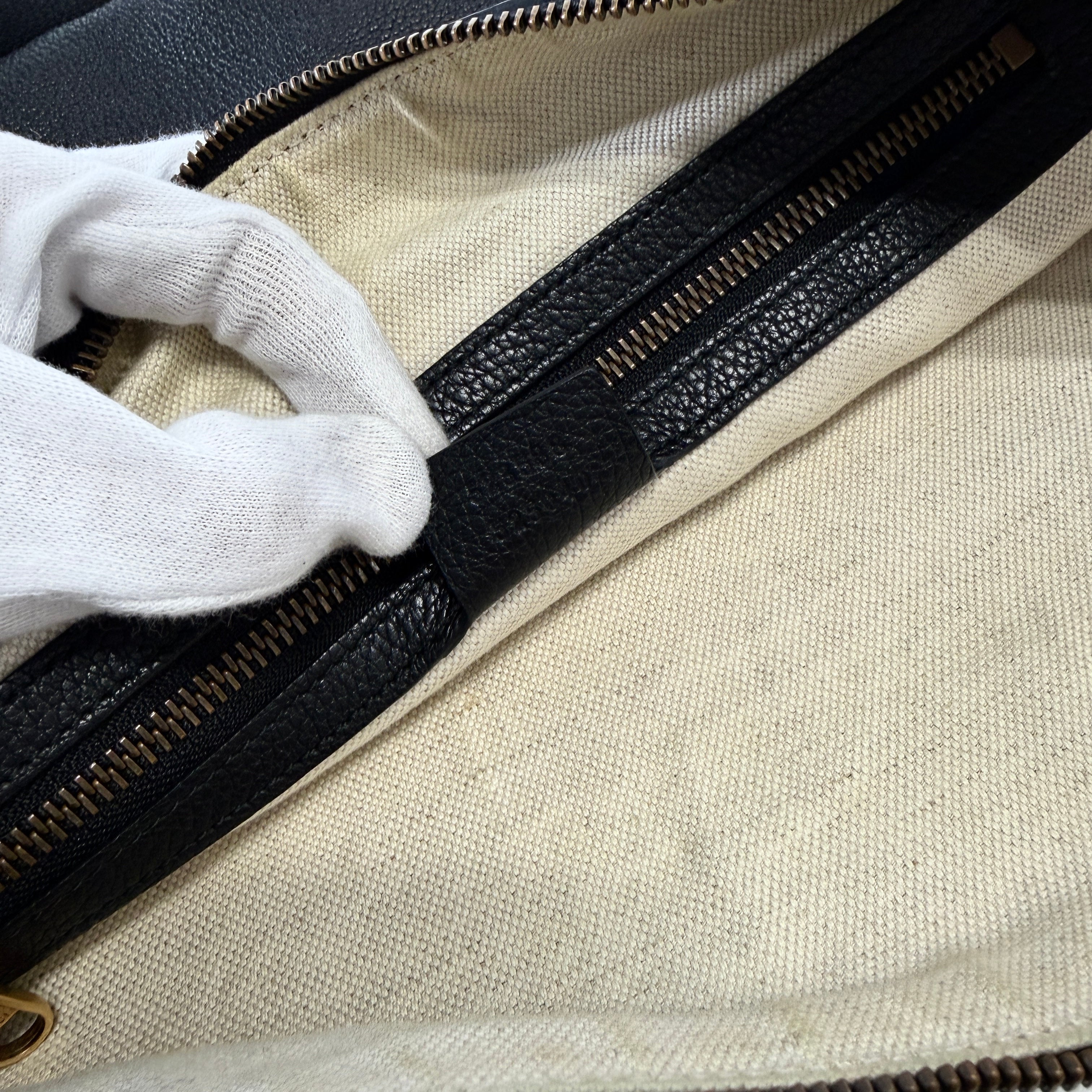 2607 secondhand GUCCI Shoulder bag / Crossbody Bag