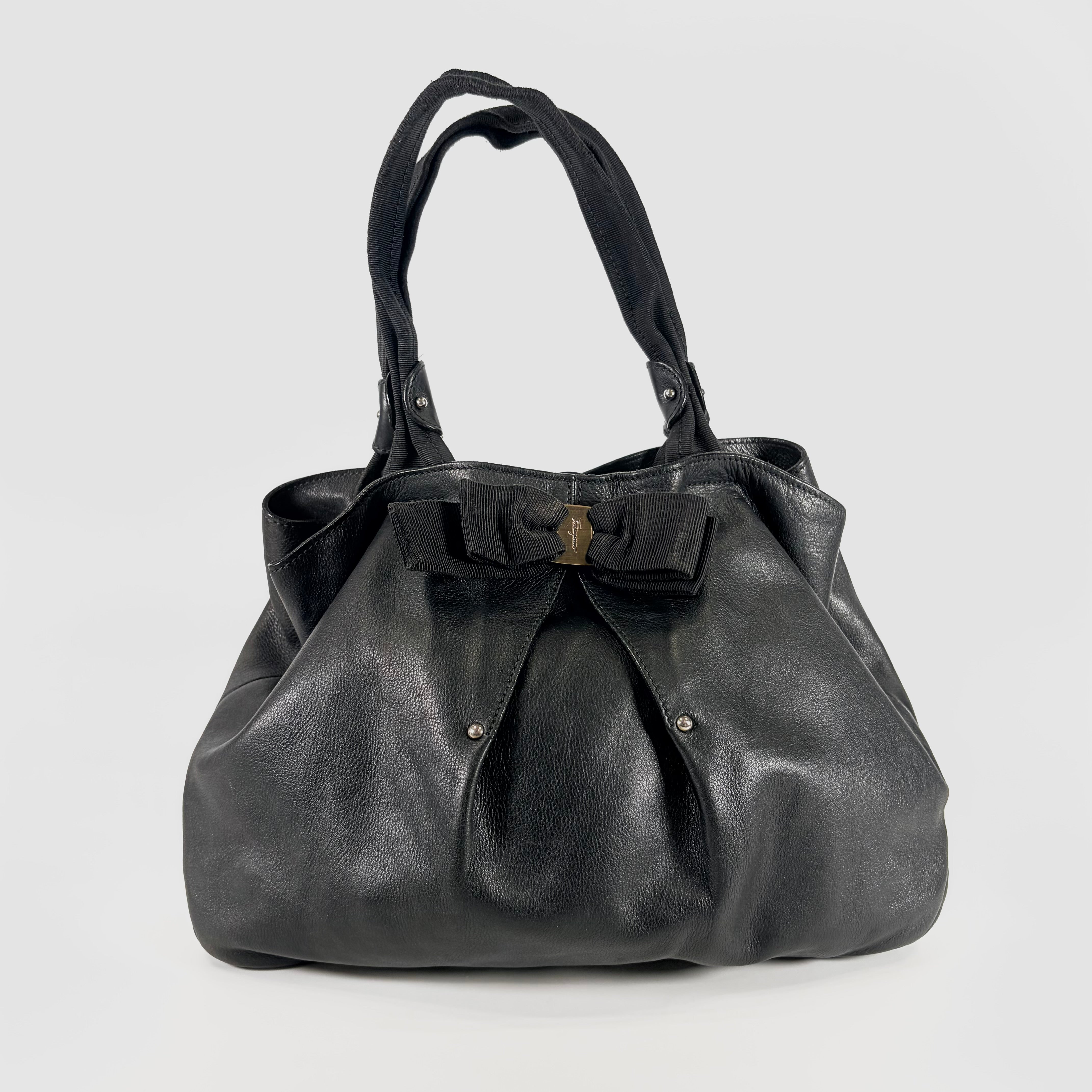 2606 secondhand Ferragamo Vara Ribbon hand bag