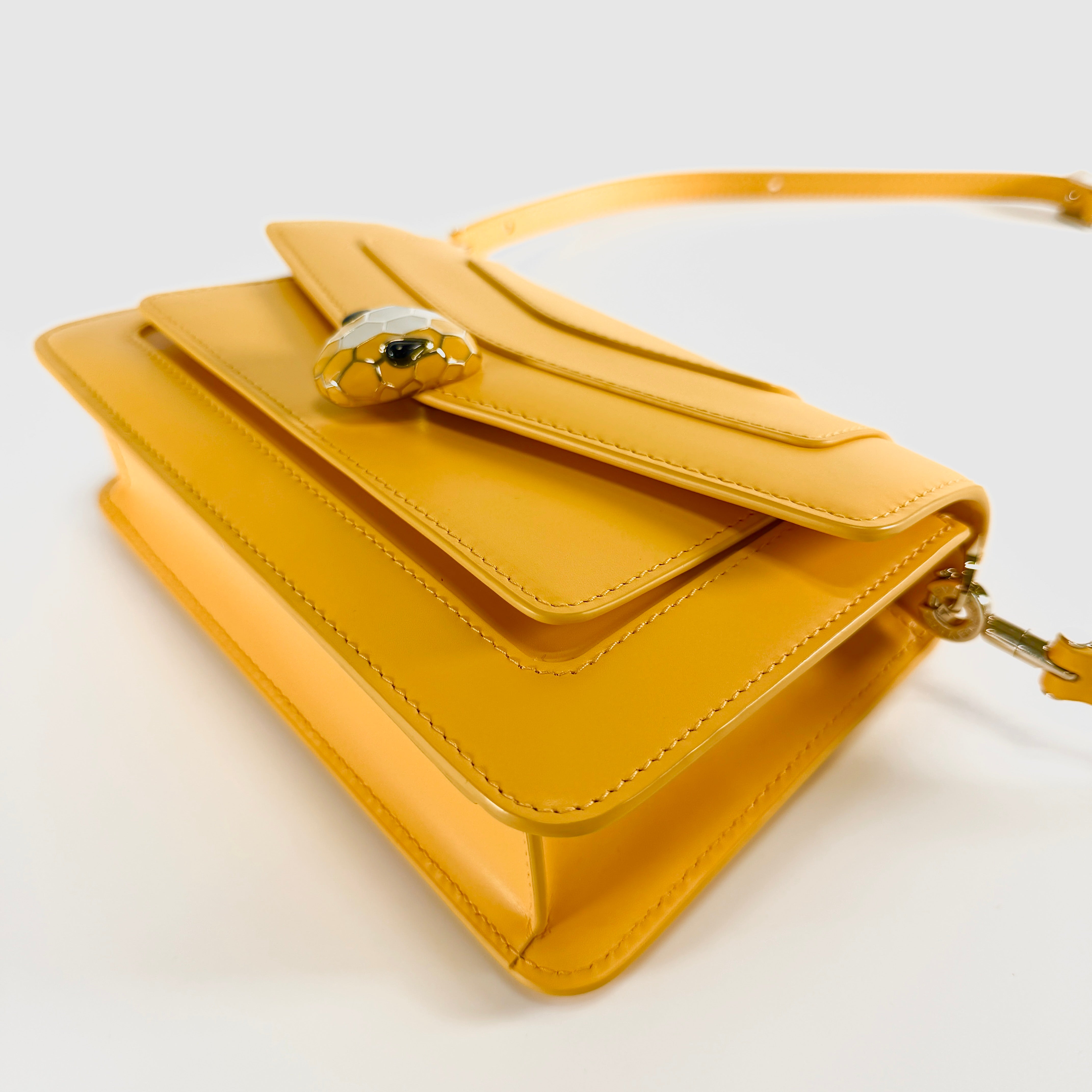 2607 secondhand BVLGARI Serpenti leather Shoulder bag Yellow mirror With