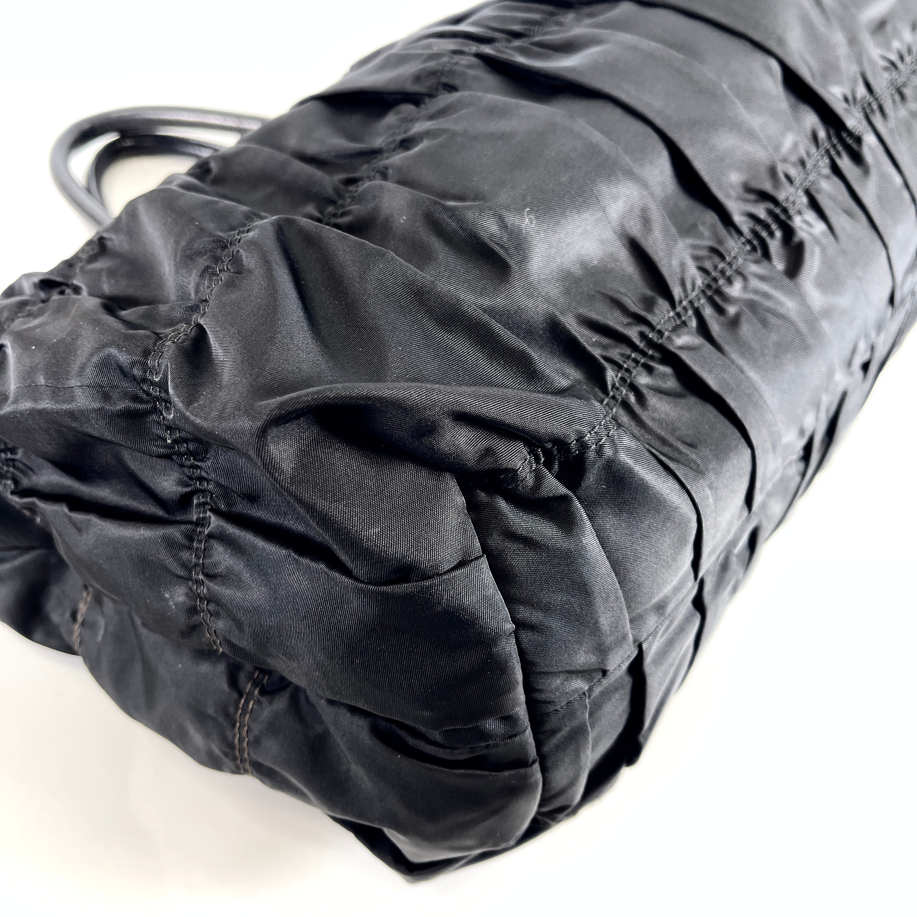 2605 secondhand PRADA nylon hand bag