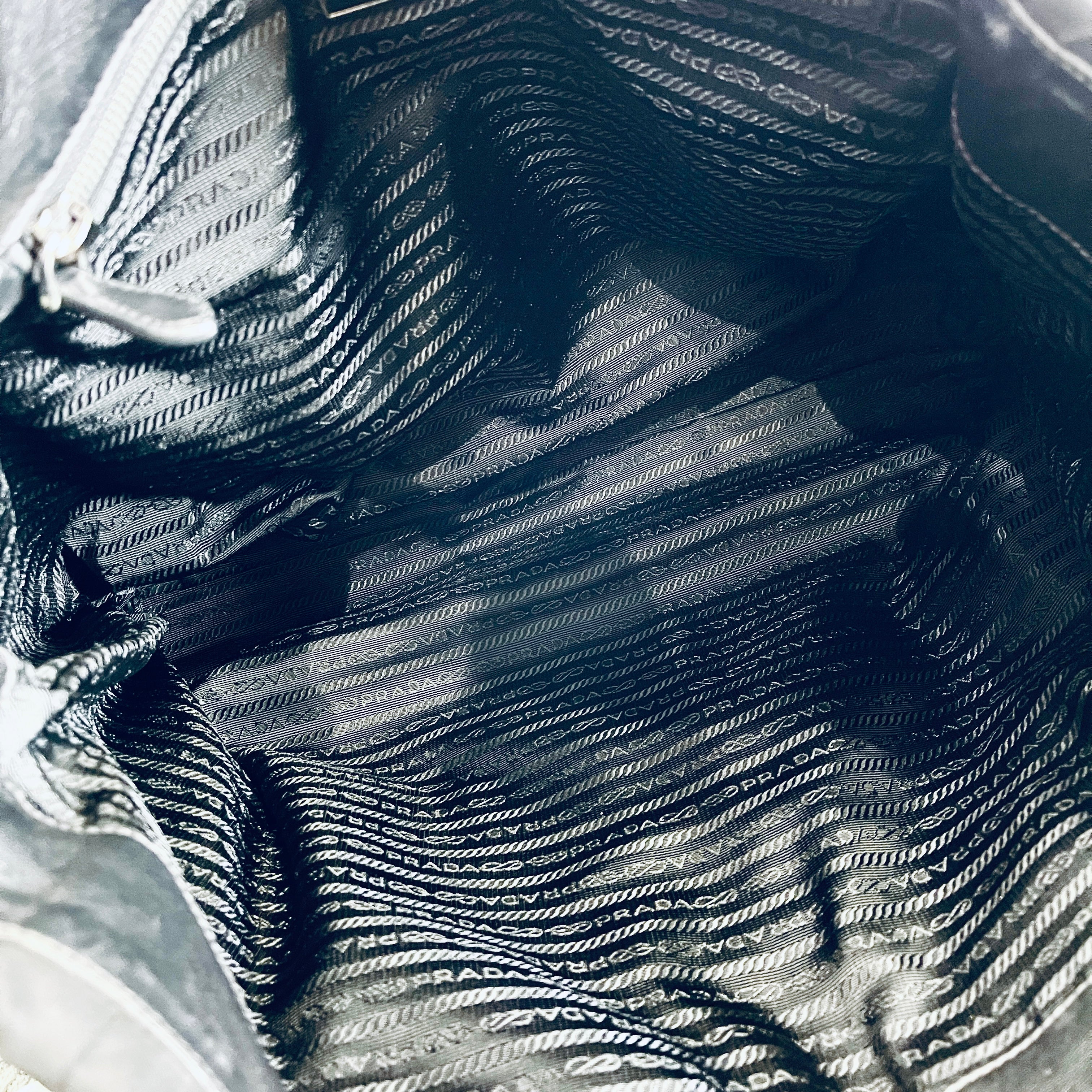 2605 secondhand PRADA nylon hand bag