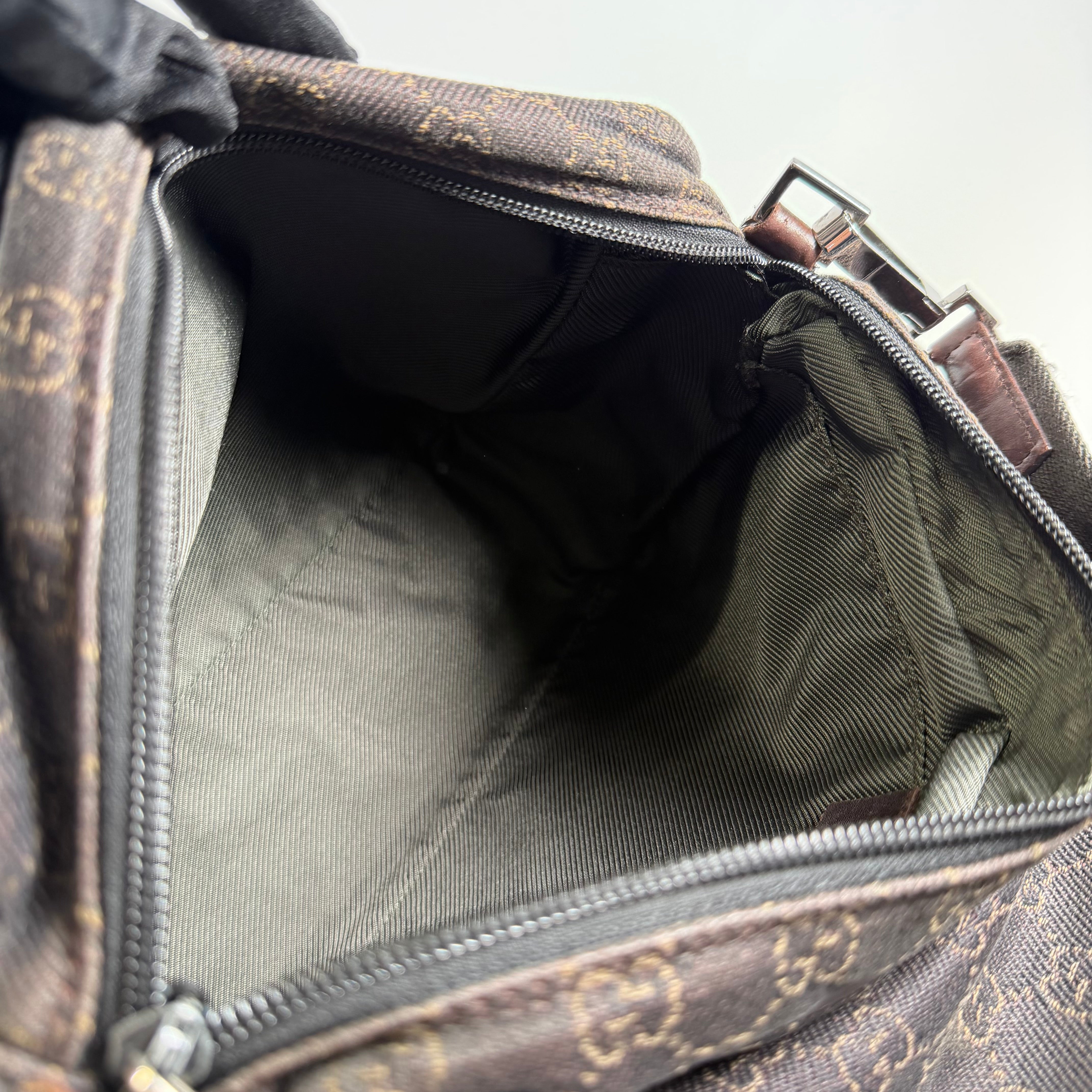 2608 secondhand GUCCI GG canvas Shoulder bag