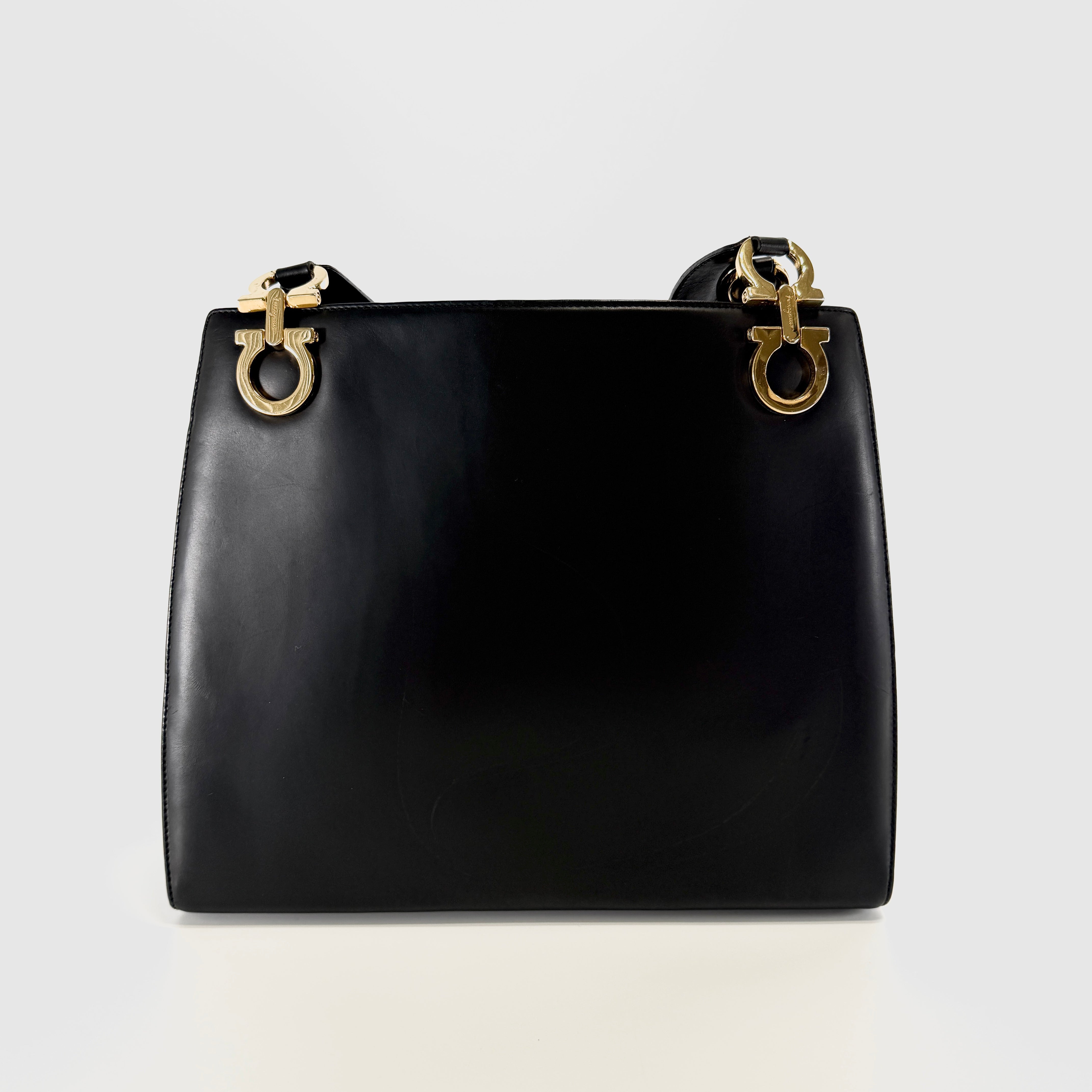 2608 secondhand Ferragamo Gancini Shoulder bag