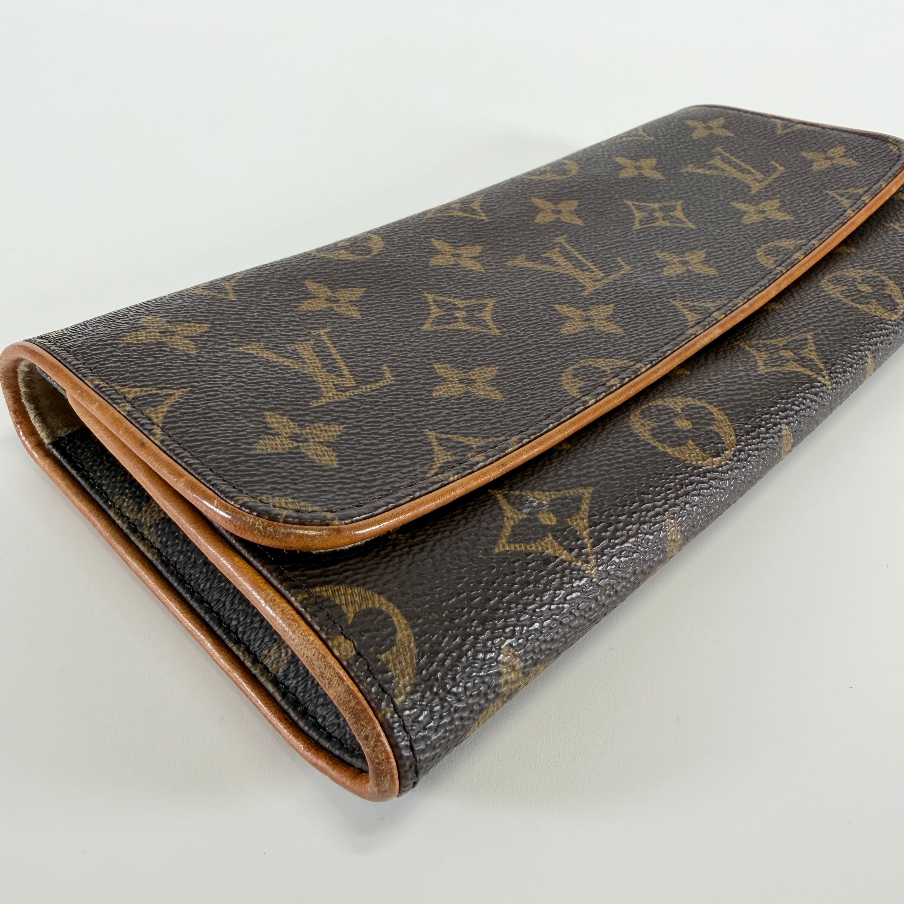 2605 secondhand LV Monogram Pochette twin GM