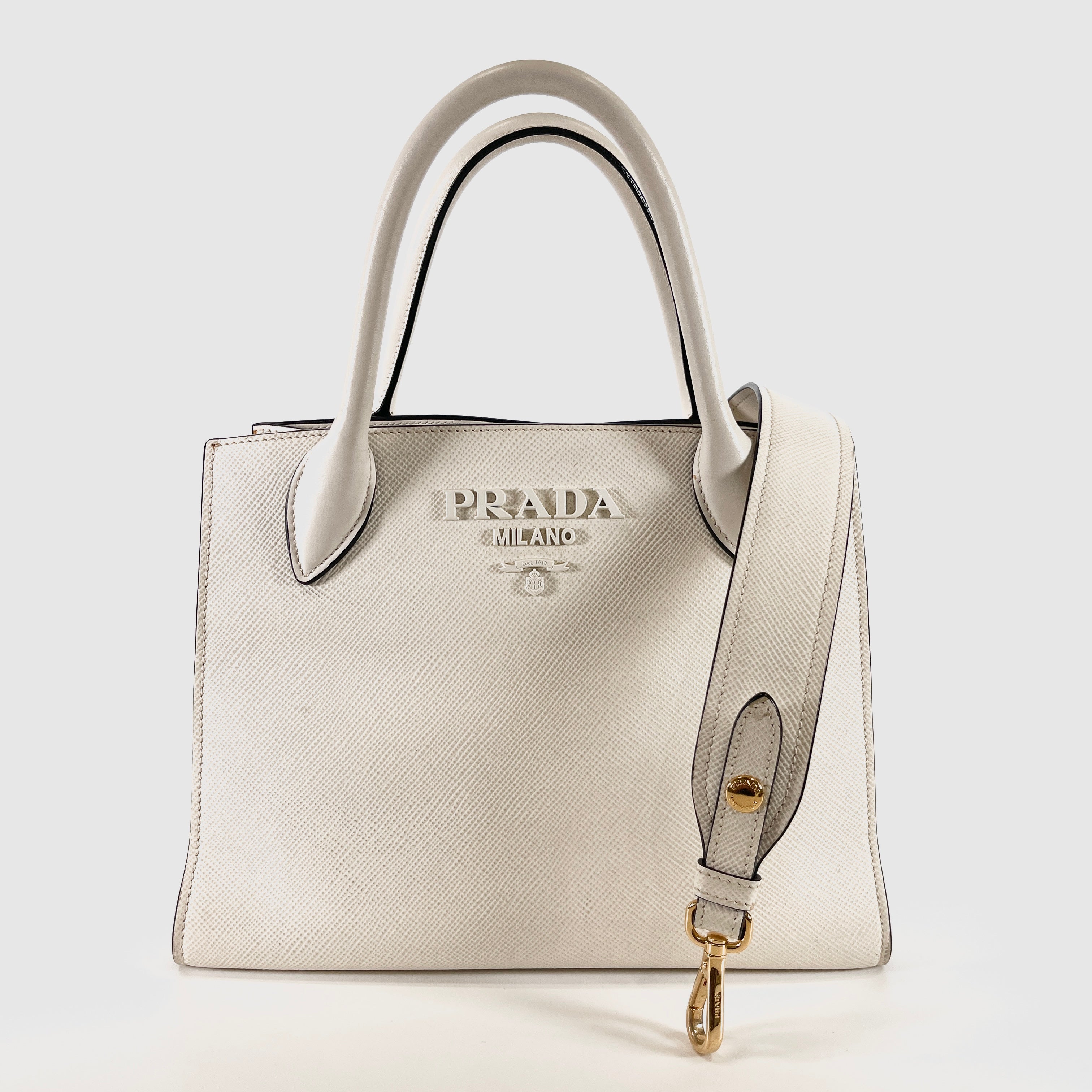 2604 secondhand PRADA Saffiano hand bag