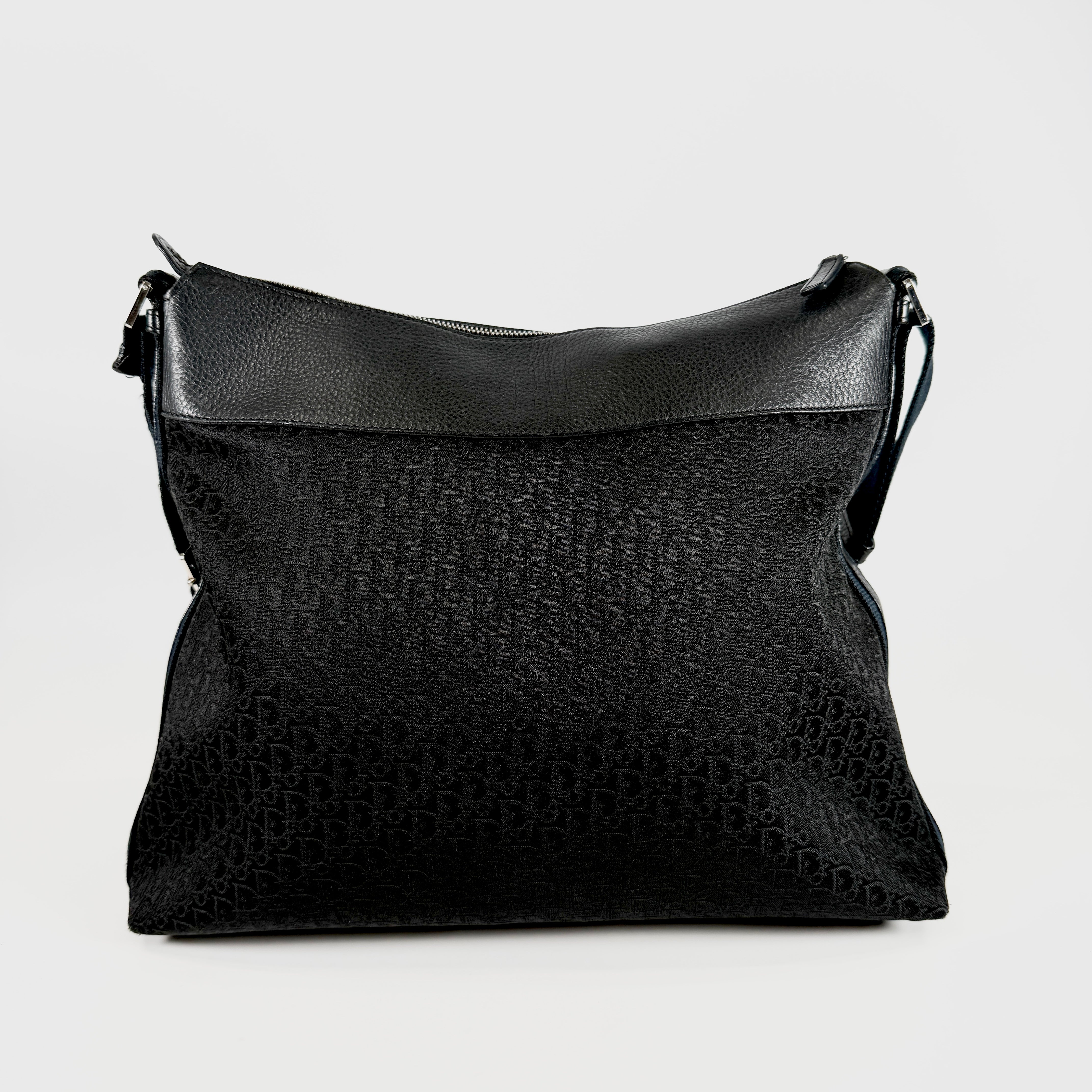 2607 secondhand ChristianDior Shoulder bag / Crossbody Bag