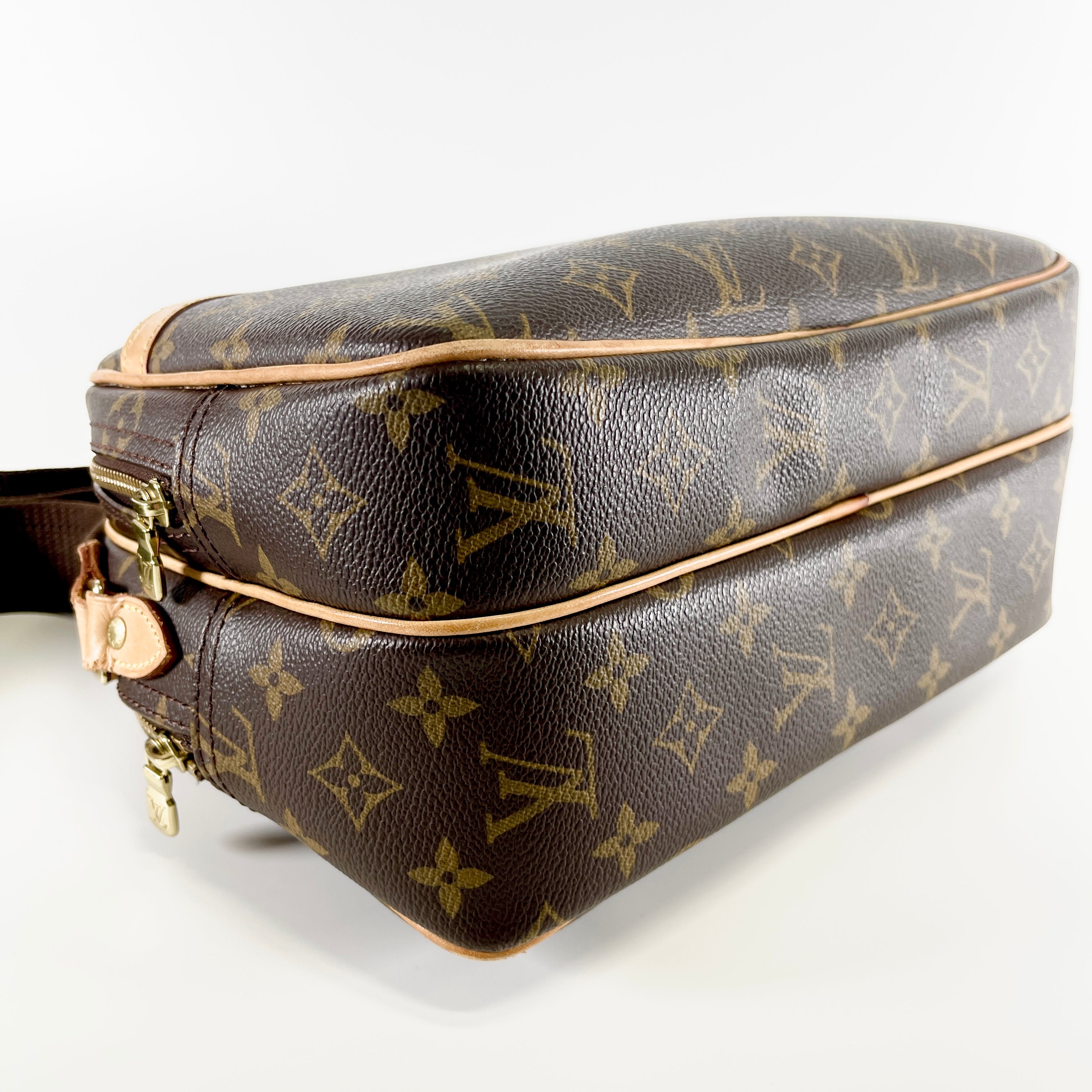 2606 secondhand LV Monogram M45254 reporter 28
