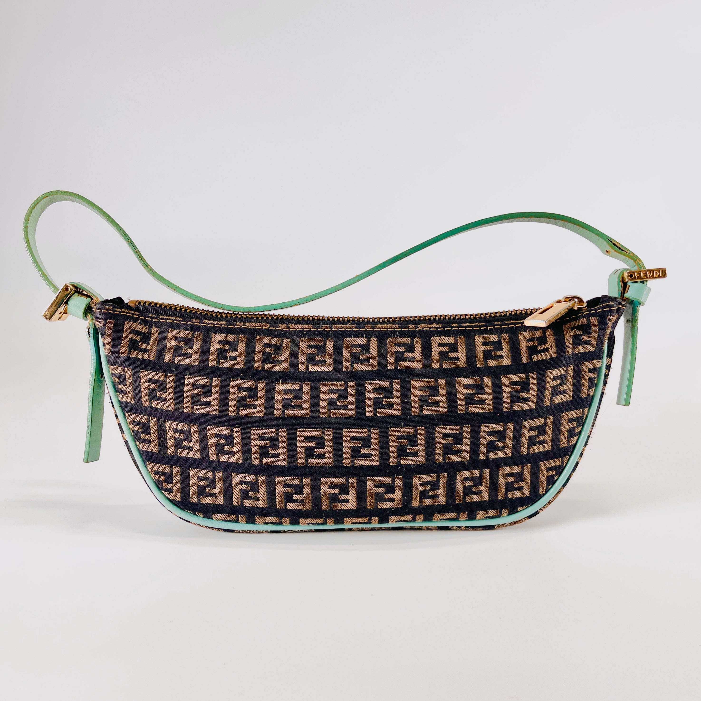 2604 secondhand FENDI 8BR133 pouch