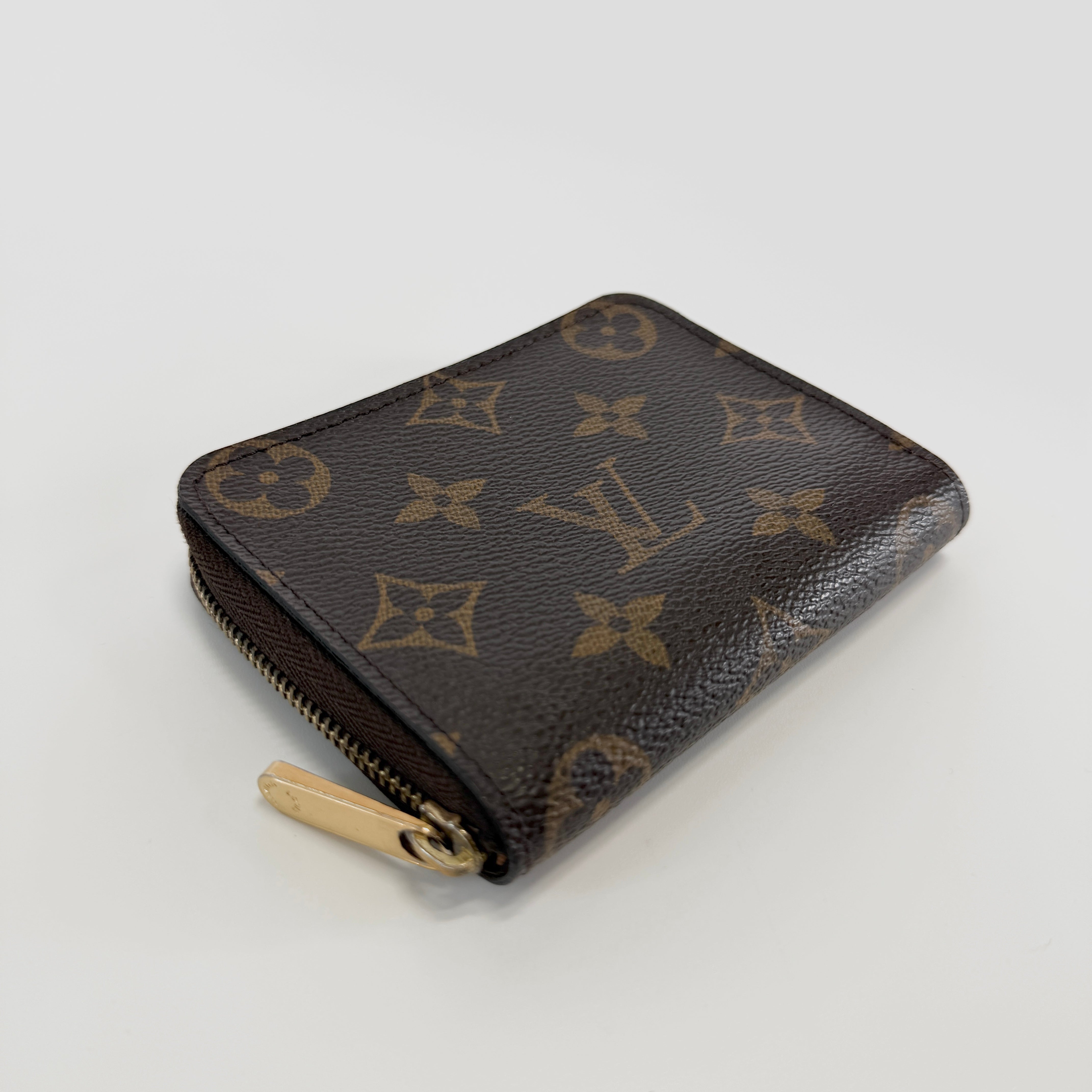2607 secondhand LV Monogram Zippy Coin Purse