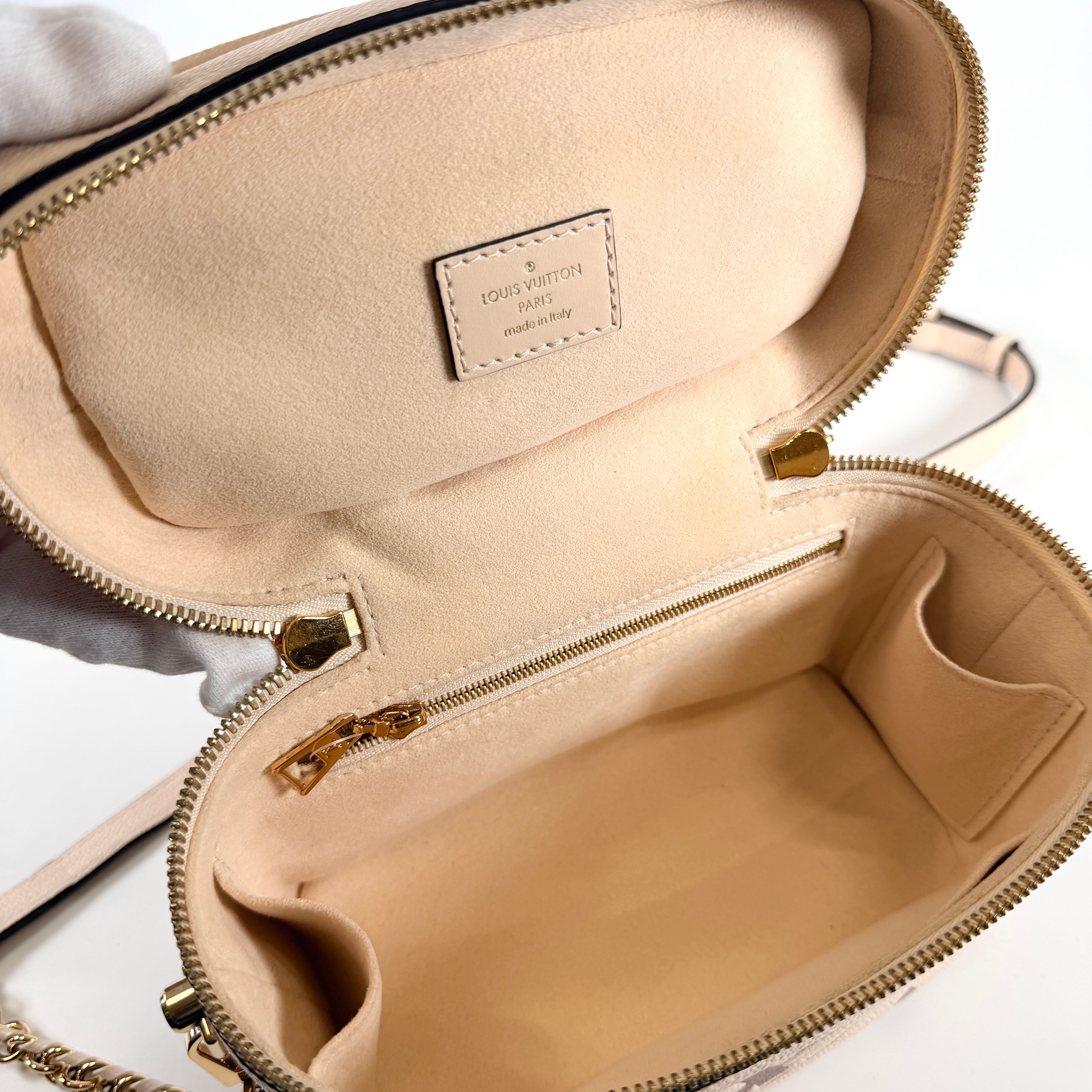 2606 secondhand LV Monogram Empreinte Vanity PM claim Rose strap