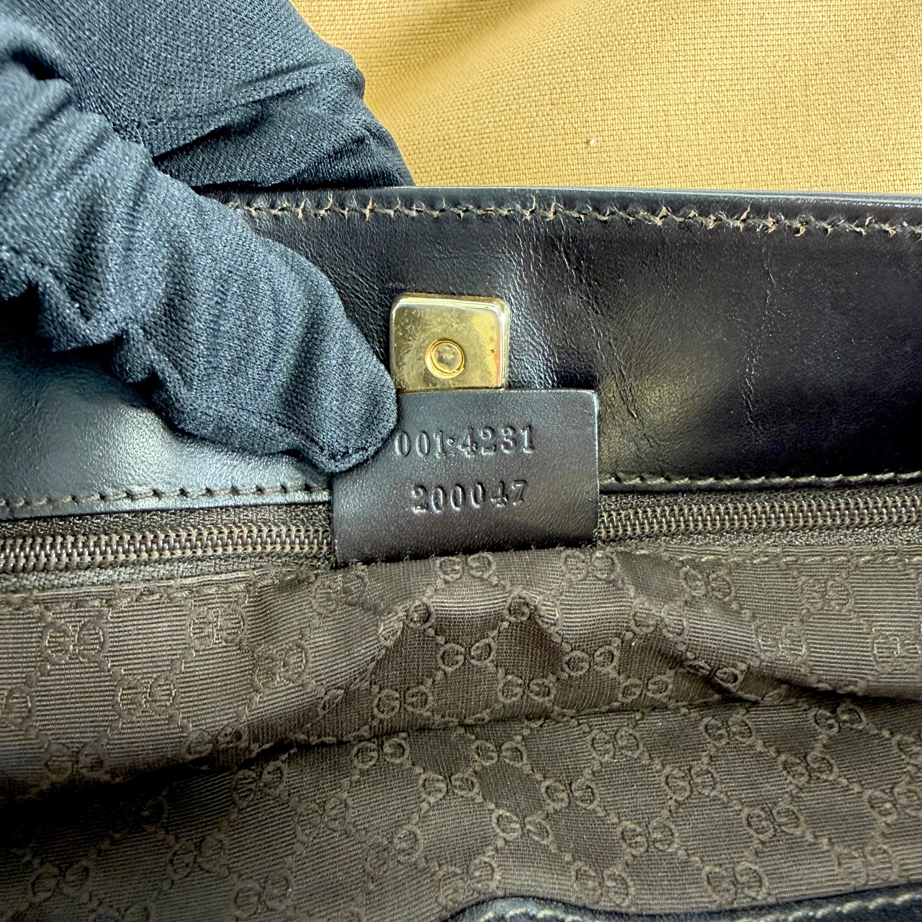 2608 secondhand GUCCI Shoulder bag / Crossbody Bag
