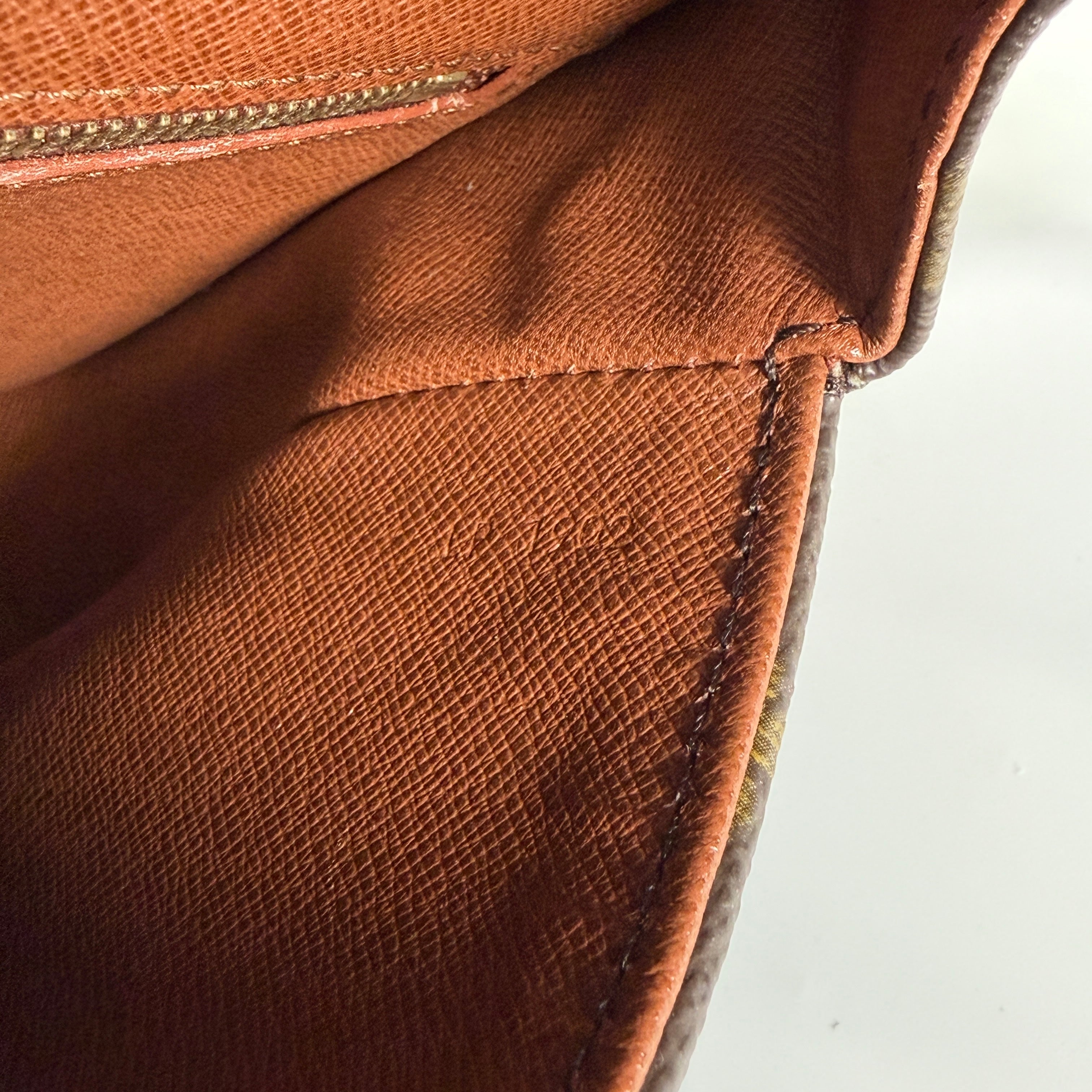 2606 secondhand LV Monogram Saint Cloud LP1902