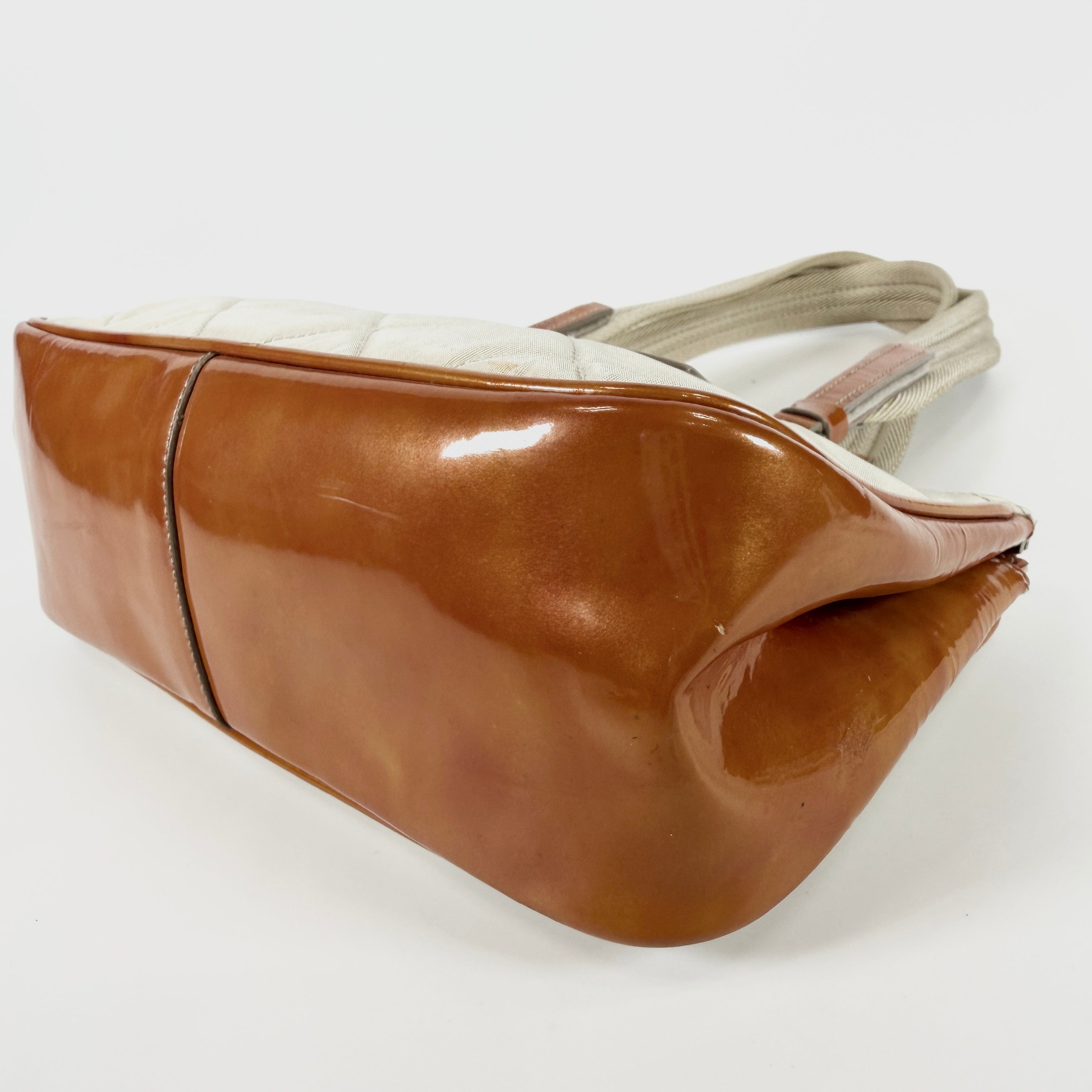 2606 secondhand PRADA hand bag