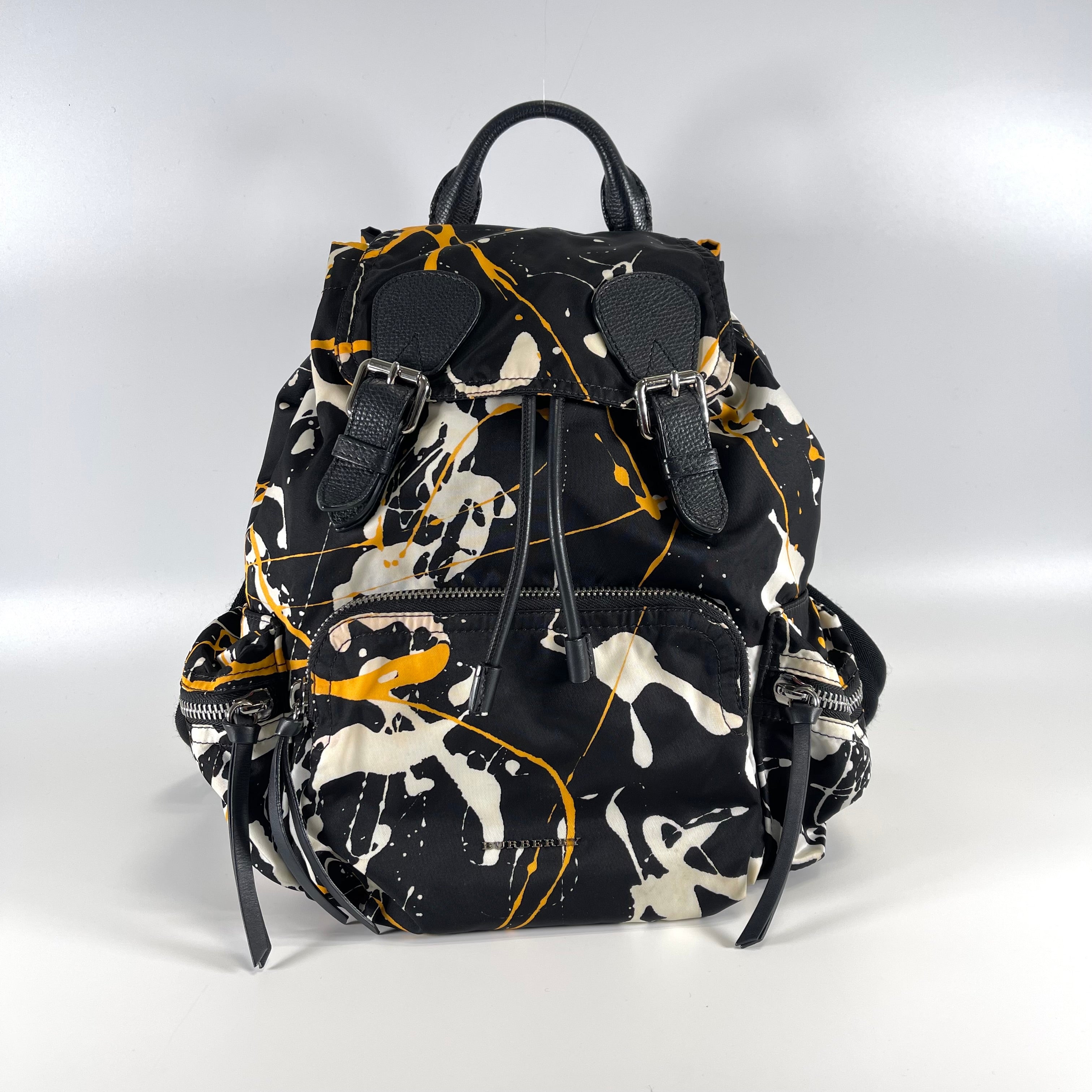 2601 BURBERRY nylon × leather logo plate pen Pattern backpack