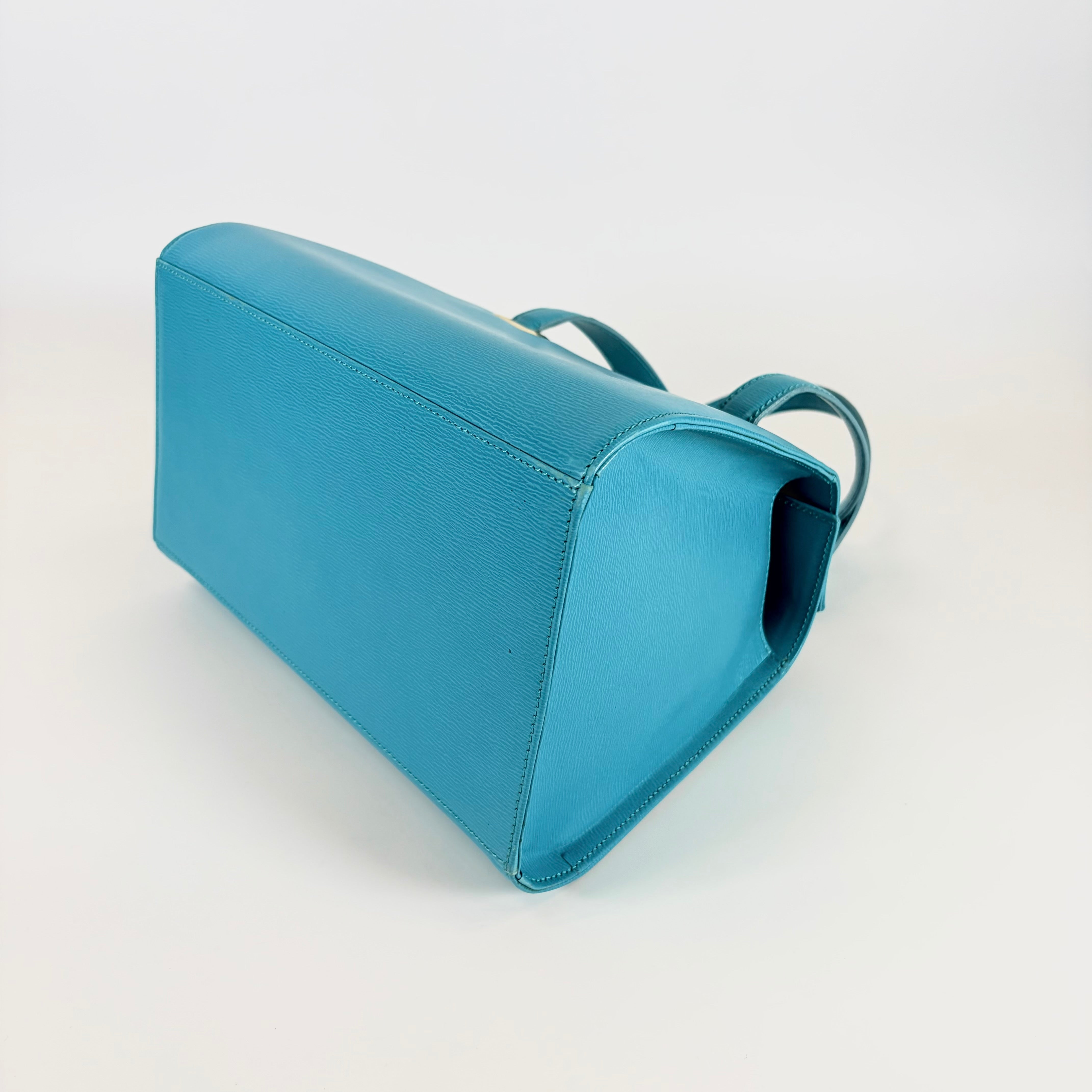 2605 secondhand CD hand bag