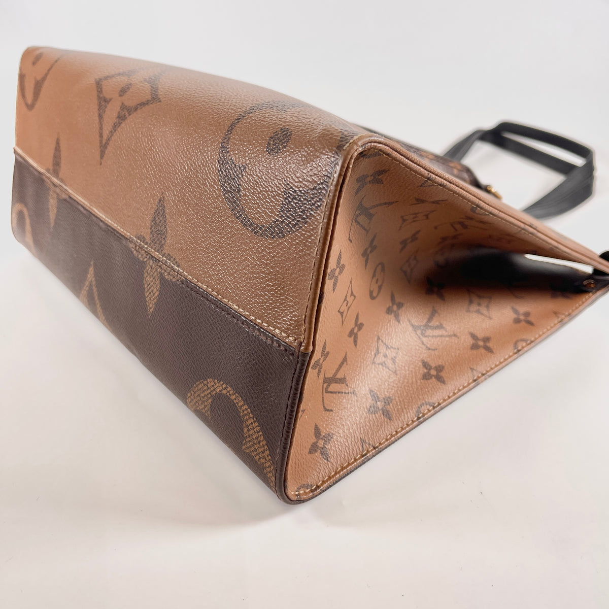 2605 secondhand LV On the Go GM Reverse