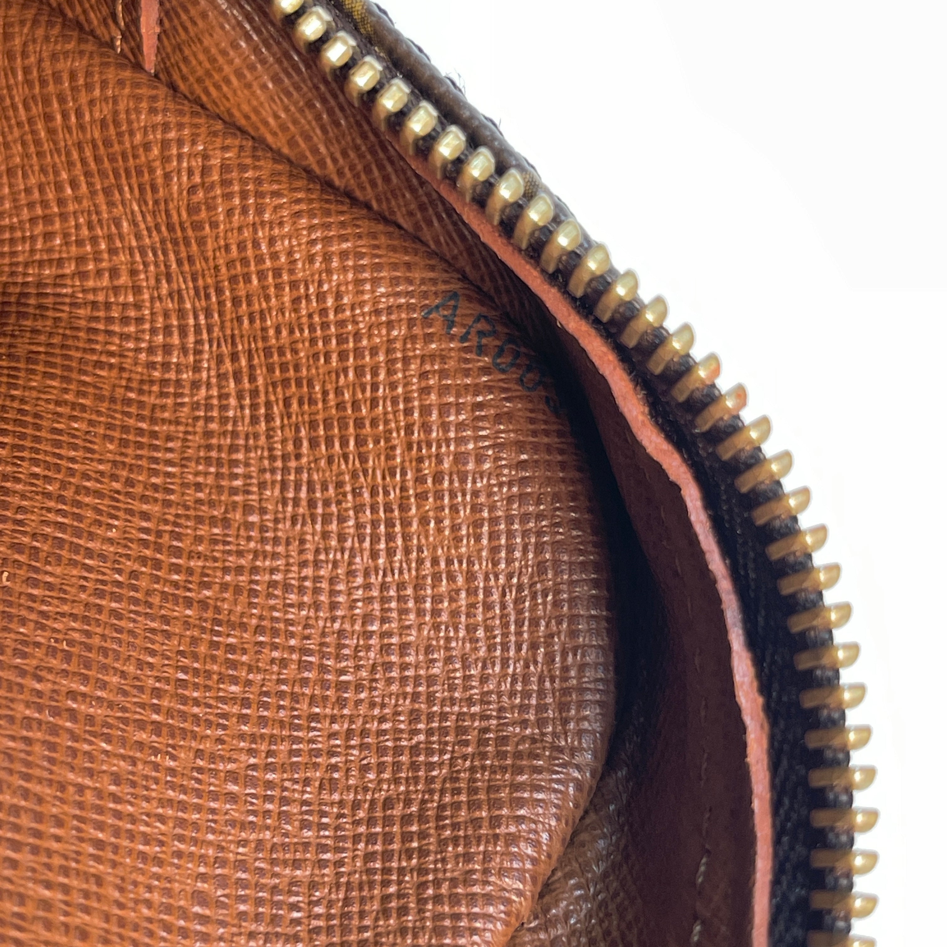 2605 secondhand LV Shoulder bag / Crossbody Bag Nile Monogram