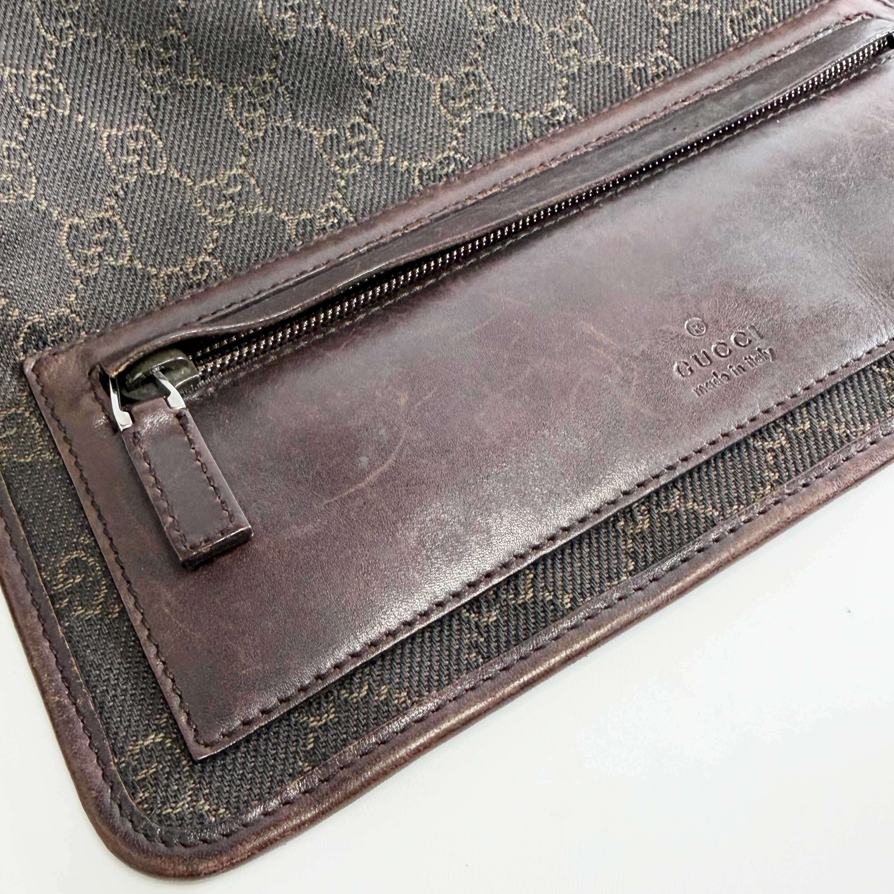 2608 secondhand GUCCI GG canvas Shoulder bag