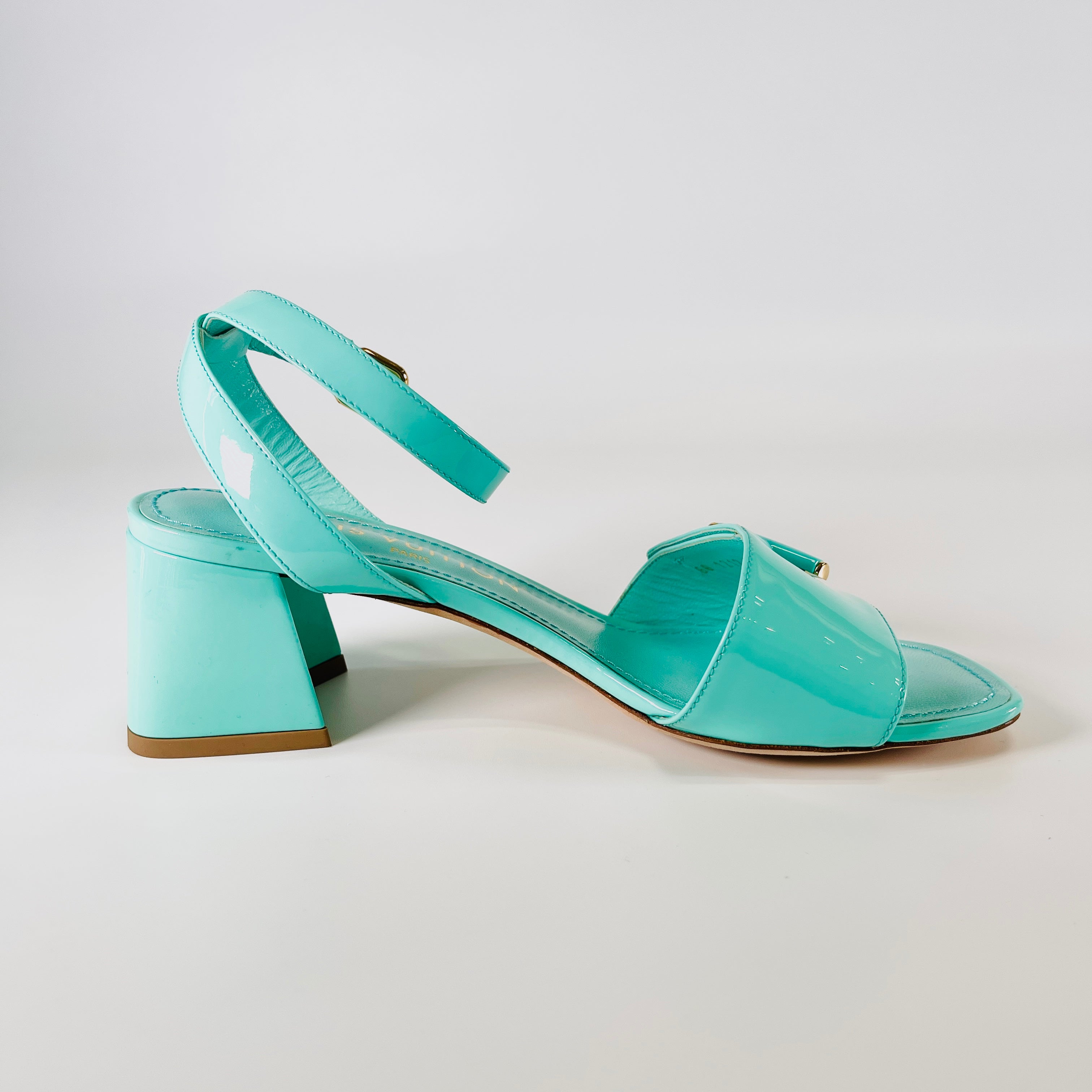 2602 secondhand LV Sandals
