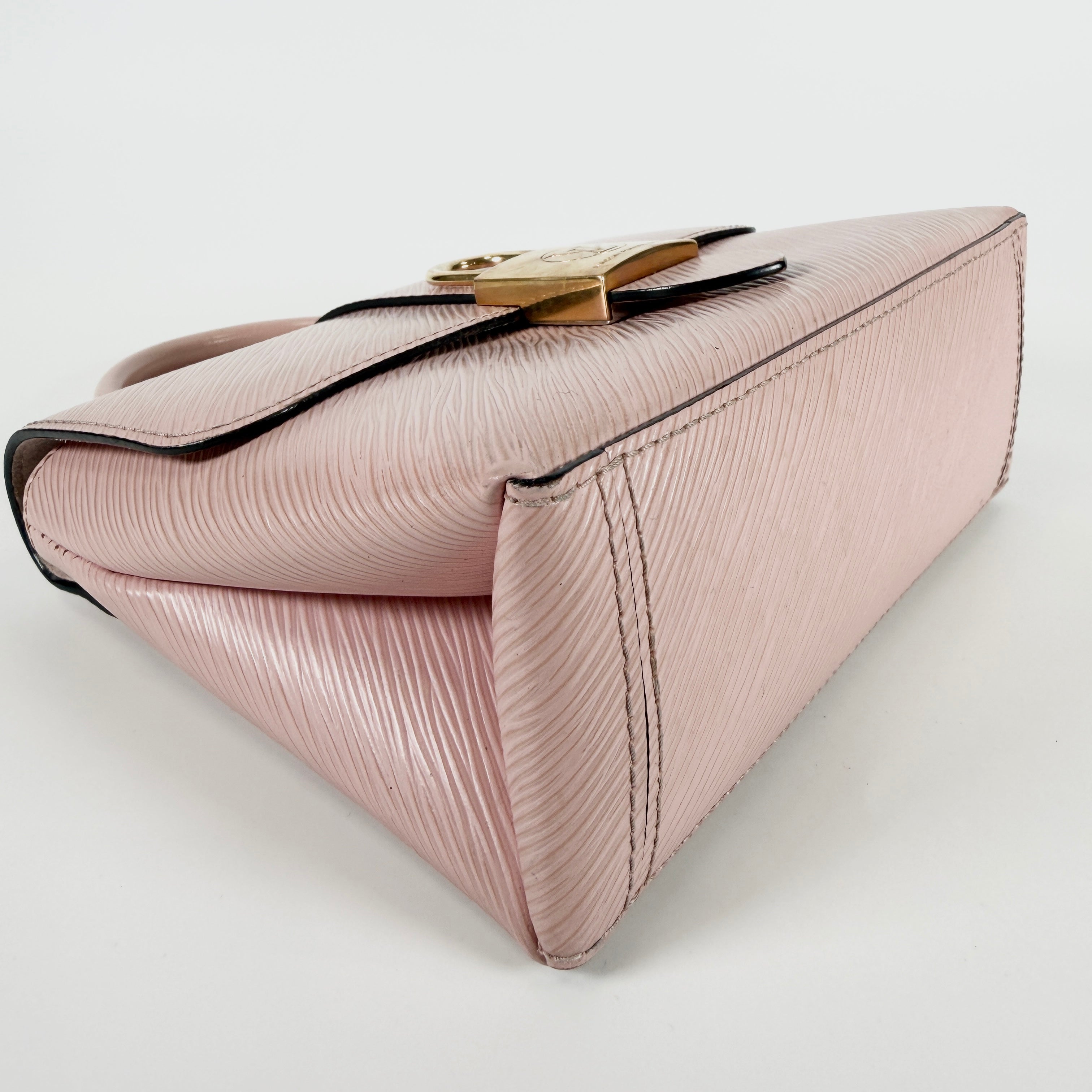 2606 secondhand LV Shoulder bag / Crossbody Bag Rocky