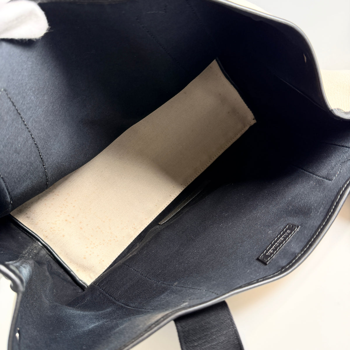2607 secondhand BALENCIAGA Navy Cabas M Tote Bag