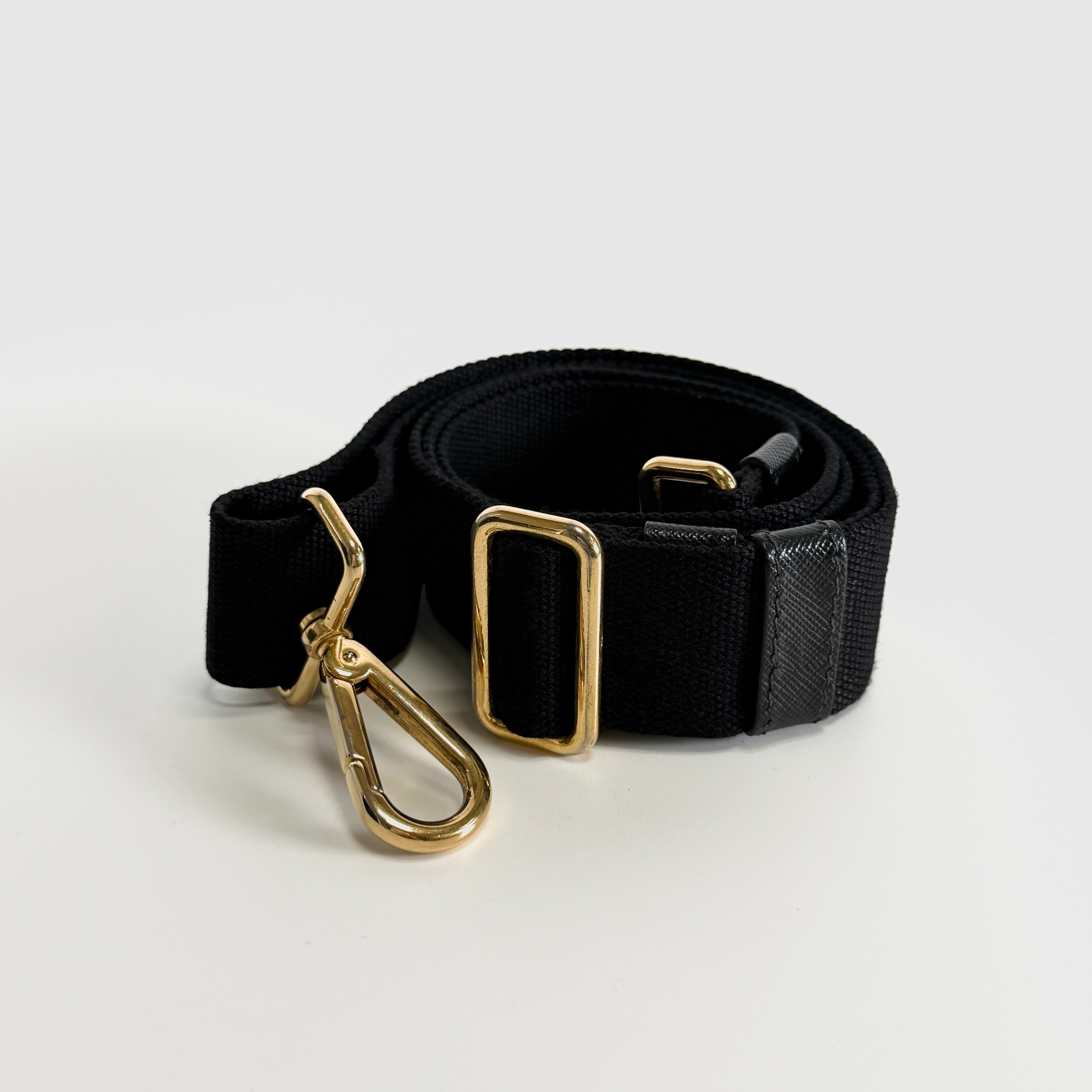 2606 secondhand PRADA Shoulder bag / Crossbody Bag